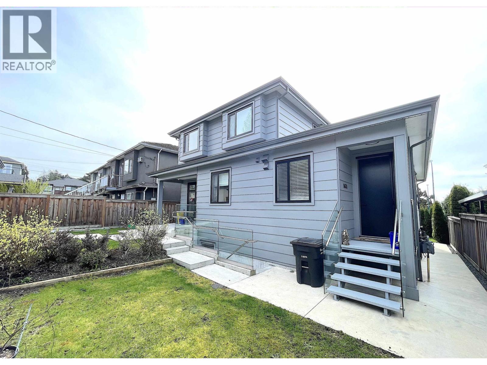 1633 Se Marine Drive Property Photo 24