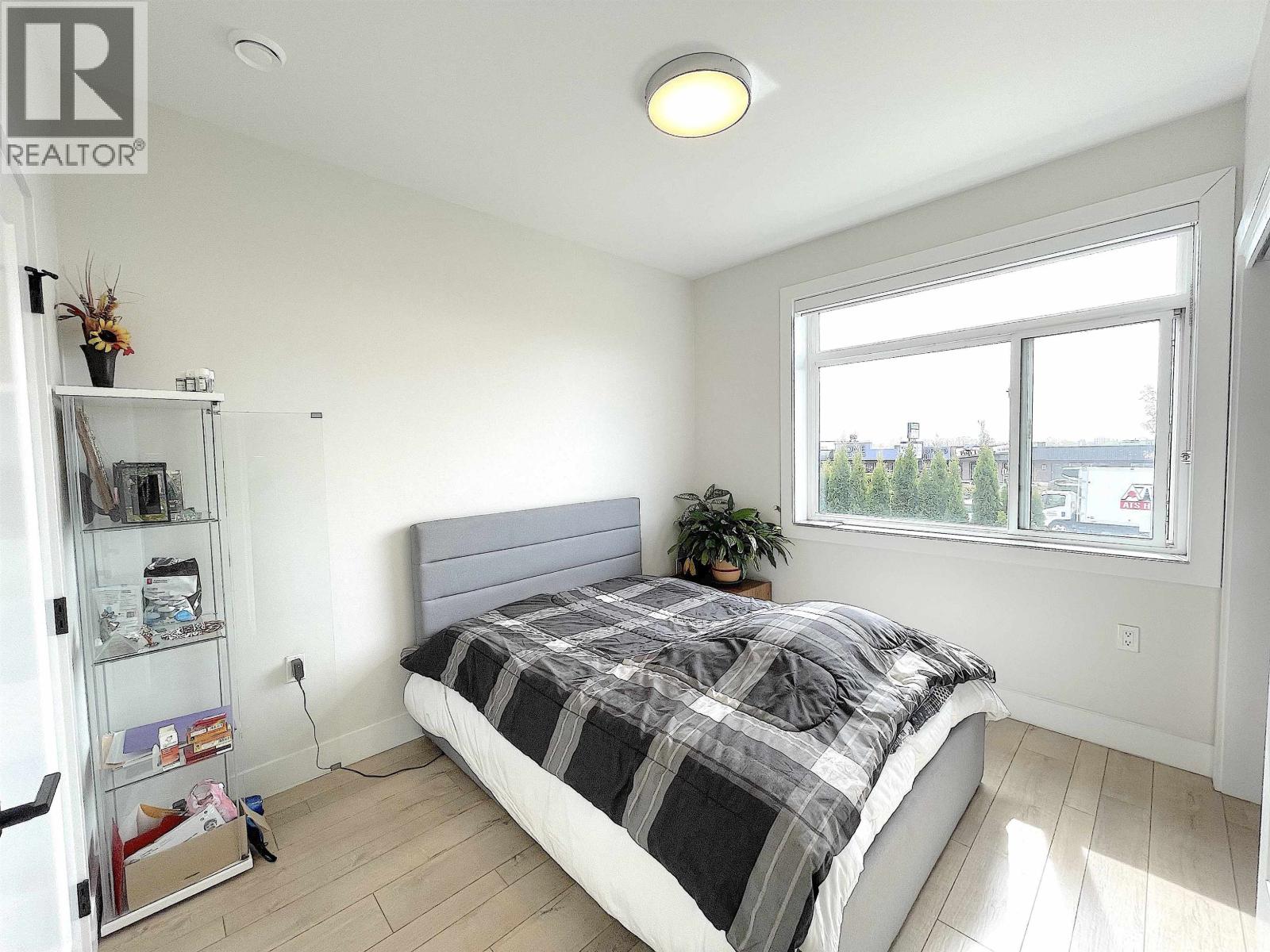 1633 Se Marine Drive Property Photo 27