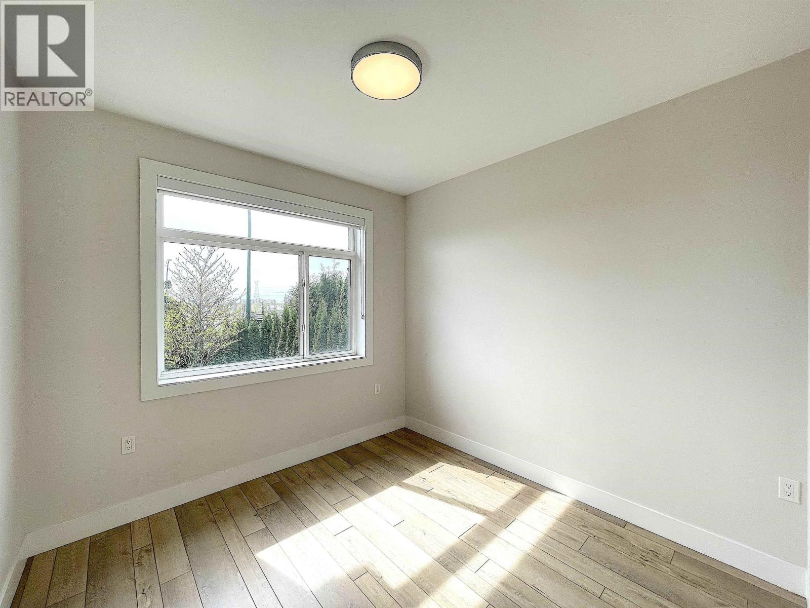 1633 Se Marine Drive Property Photo 29