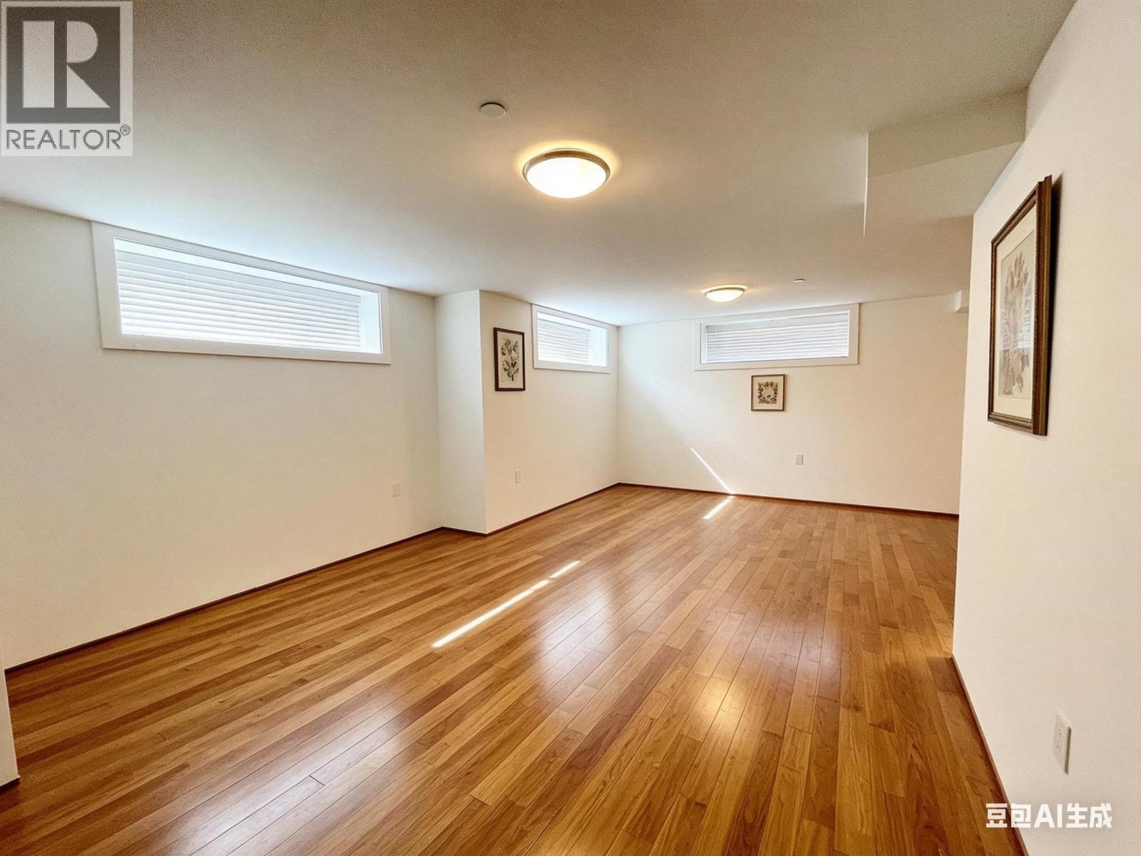1633 Se Marine Drive Property Photo 33