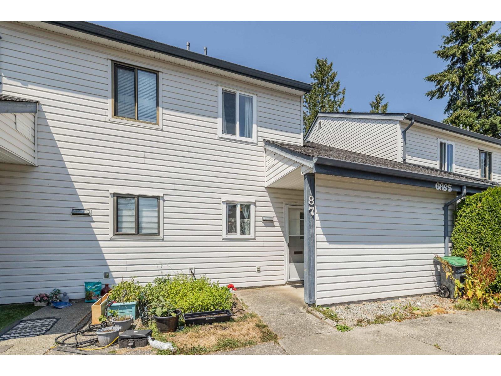 87 6665 138 Street Property Photo 2