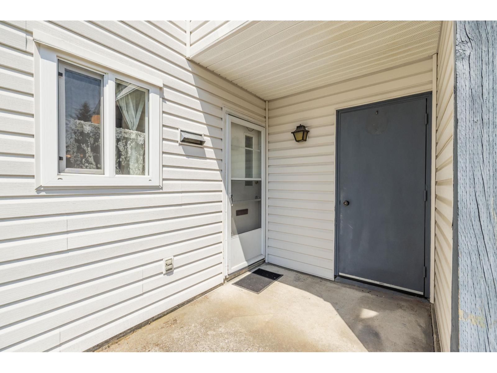 87 6665 138 Street Property Photo 3