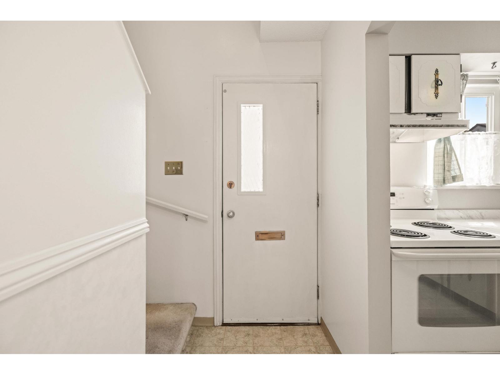 87 6665 138 Street Property Photo 4