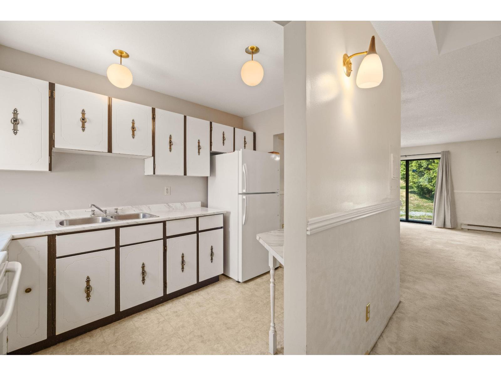 87 6665 138 Street Property Photo 5