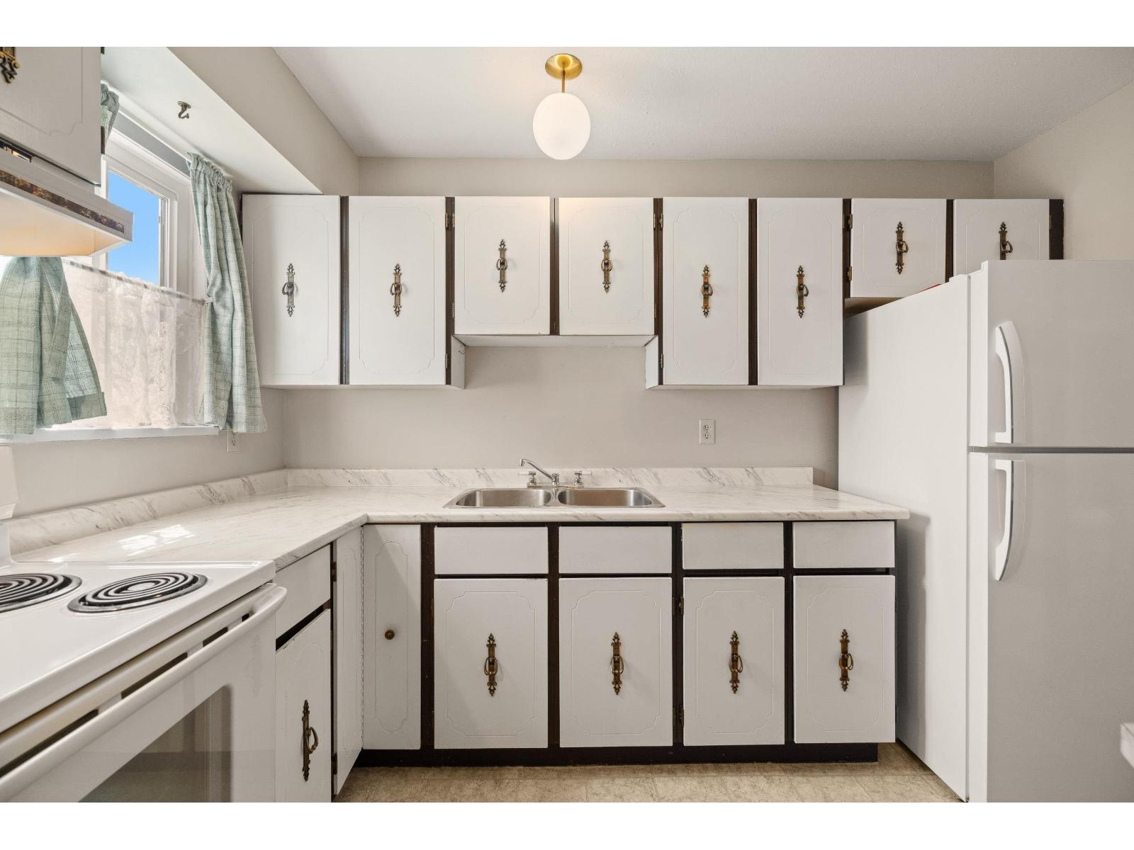 87 6665 138 Street Property Photo 6