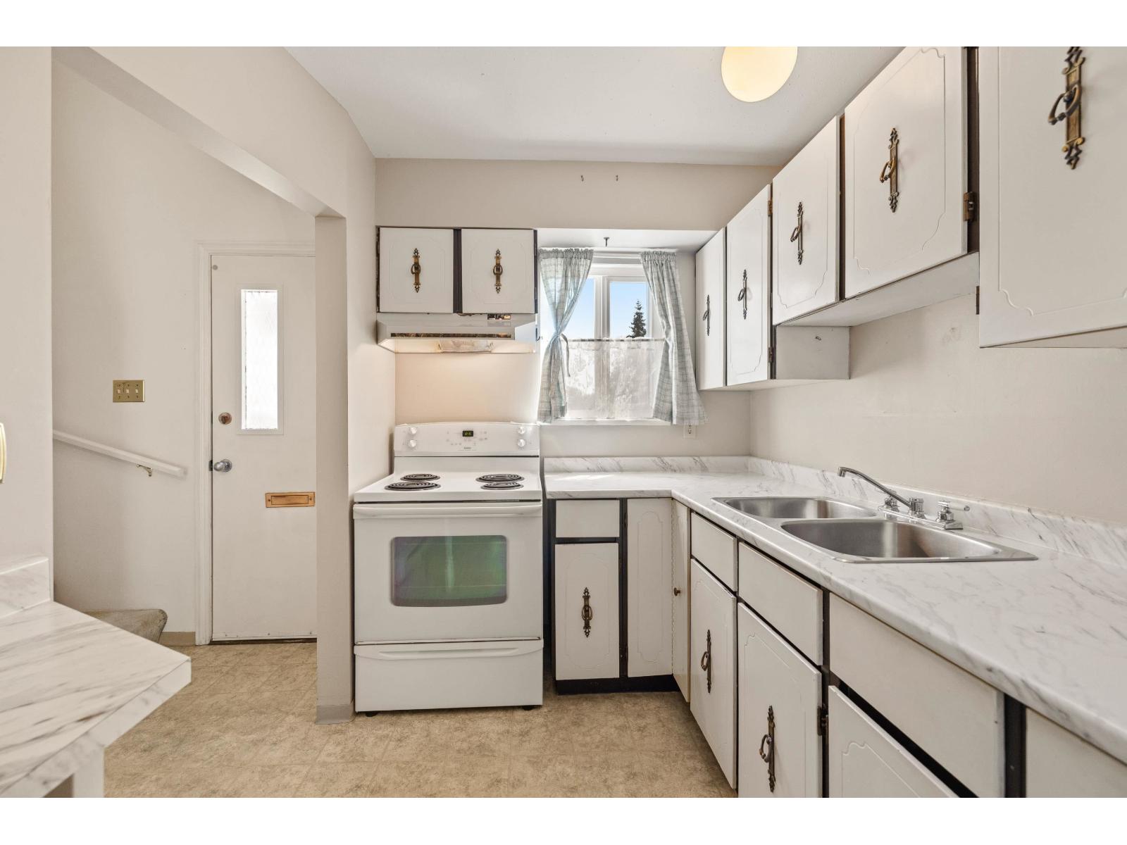 87 6665 138 Street Property Photo 8