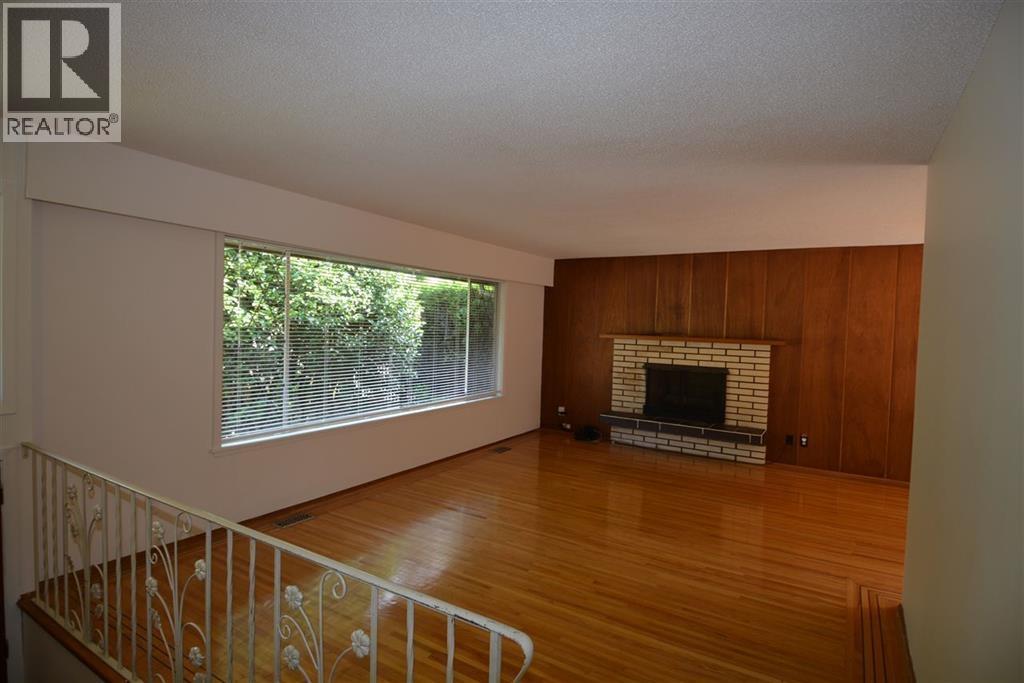 929 Prospect Avenue Property Photo 3