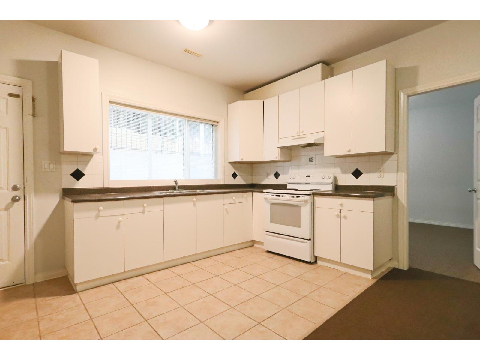 17105 Greenway Drive Property Photo 5