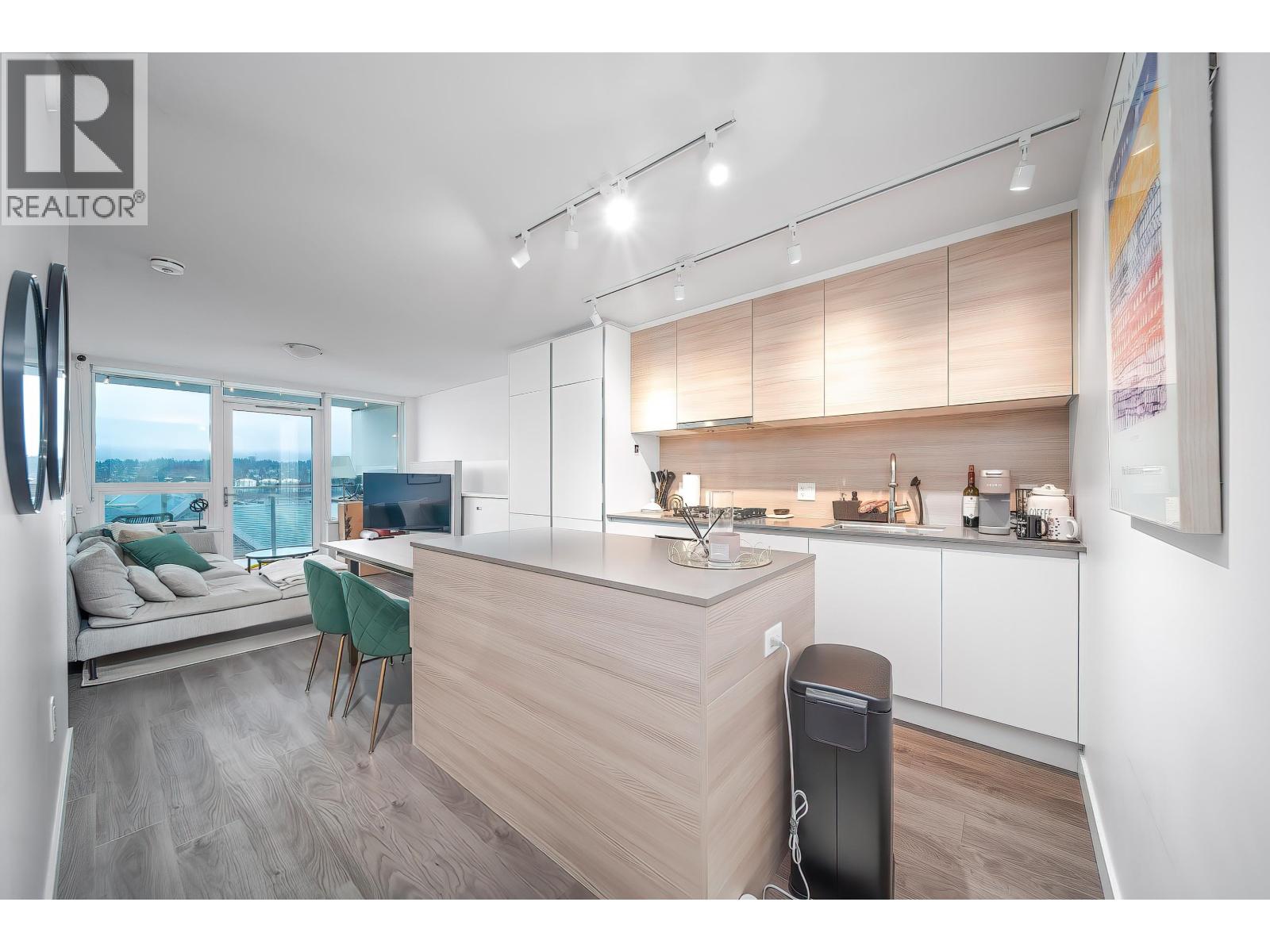 710 988 Quayside Drive Property Photo 1