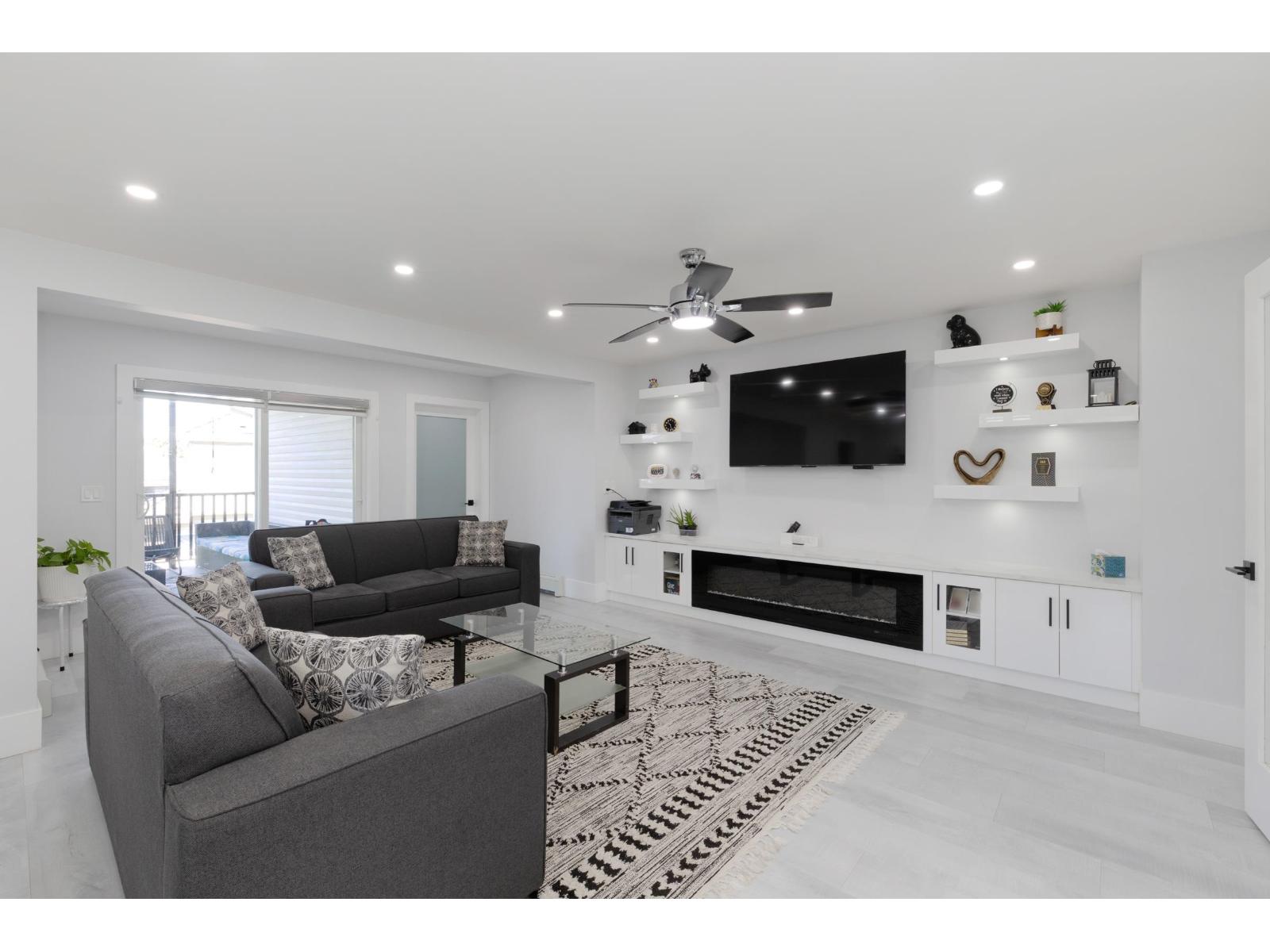 9057 142a Street Property Photo 9