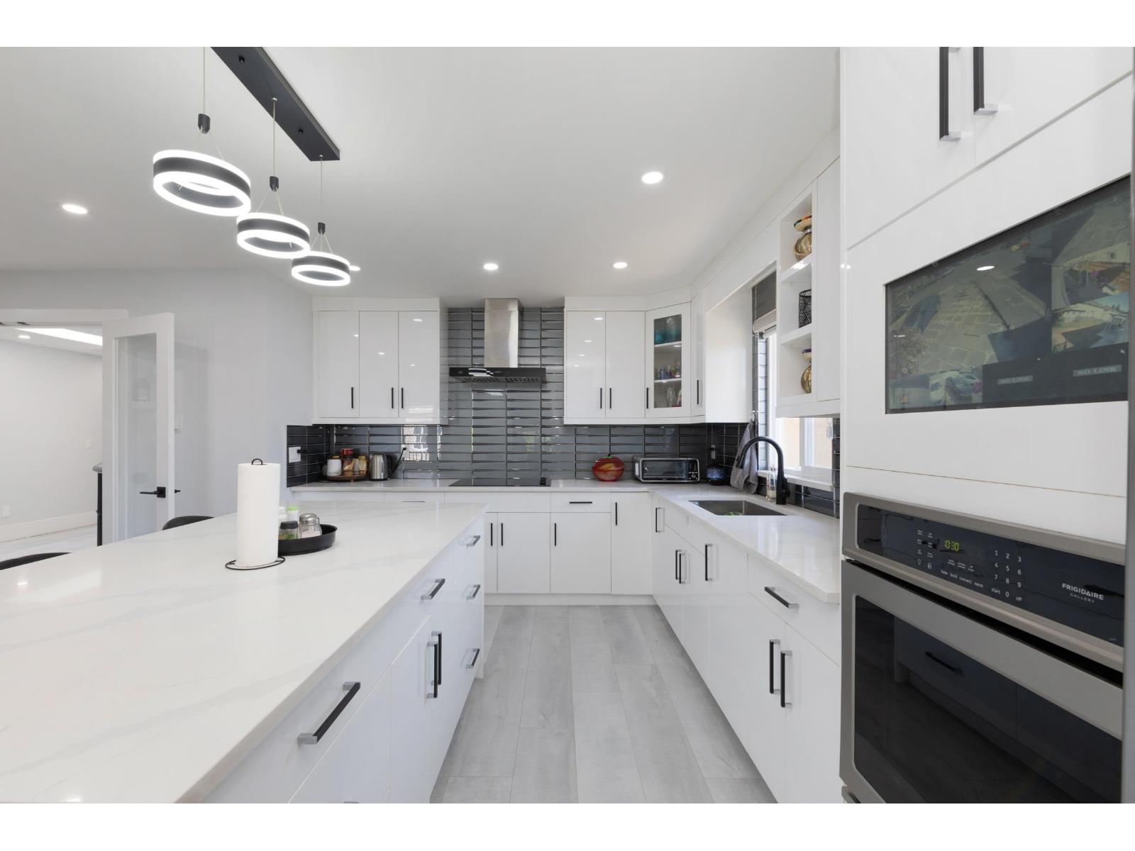9057 142a Street Property Photo 13
