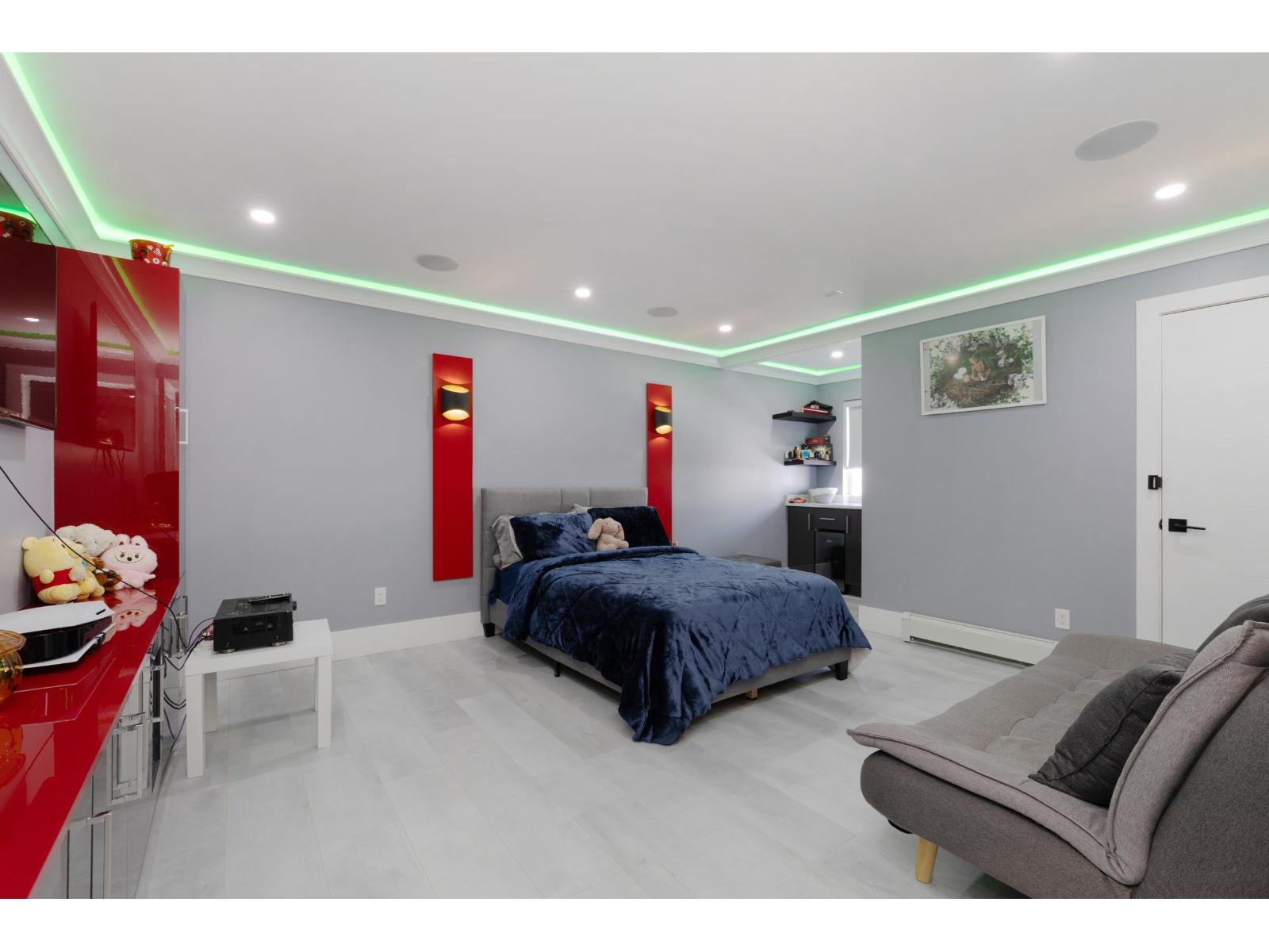 9057 142a Street Property Photo 20