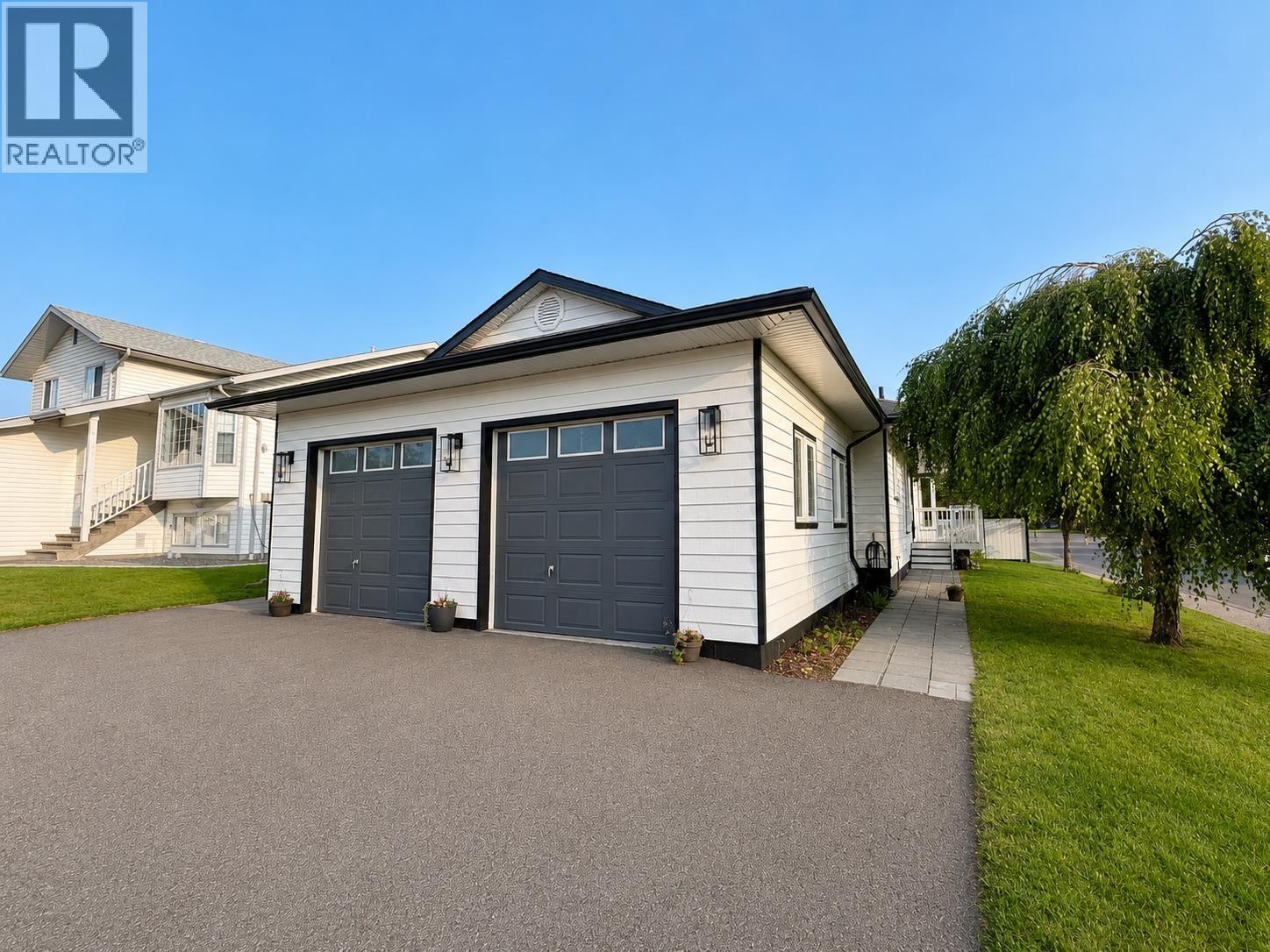 1411 DRIFTWOOD CRESCENT Property Photo 1