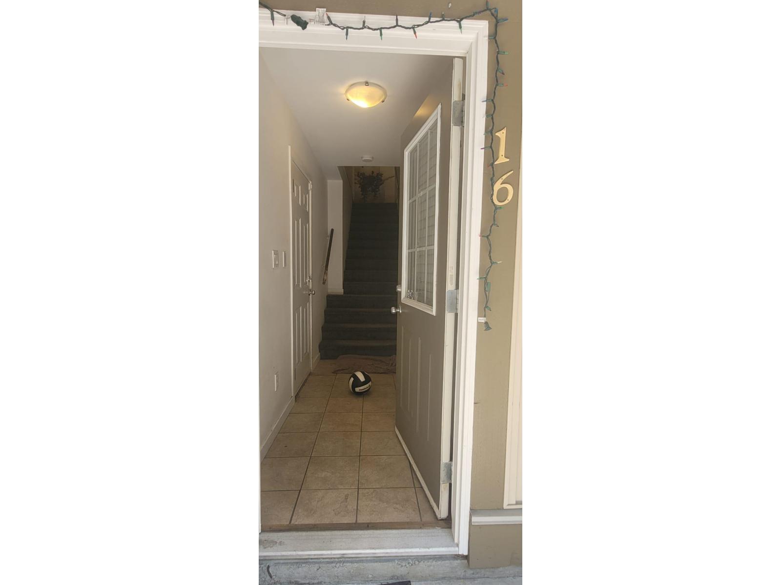 16 12738 66 Avenue Property Photo 2