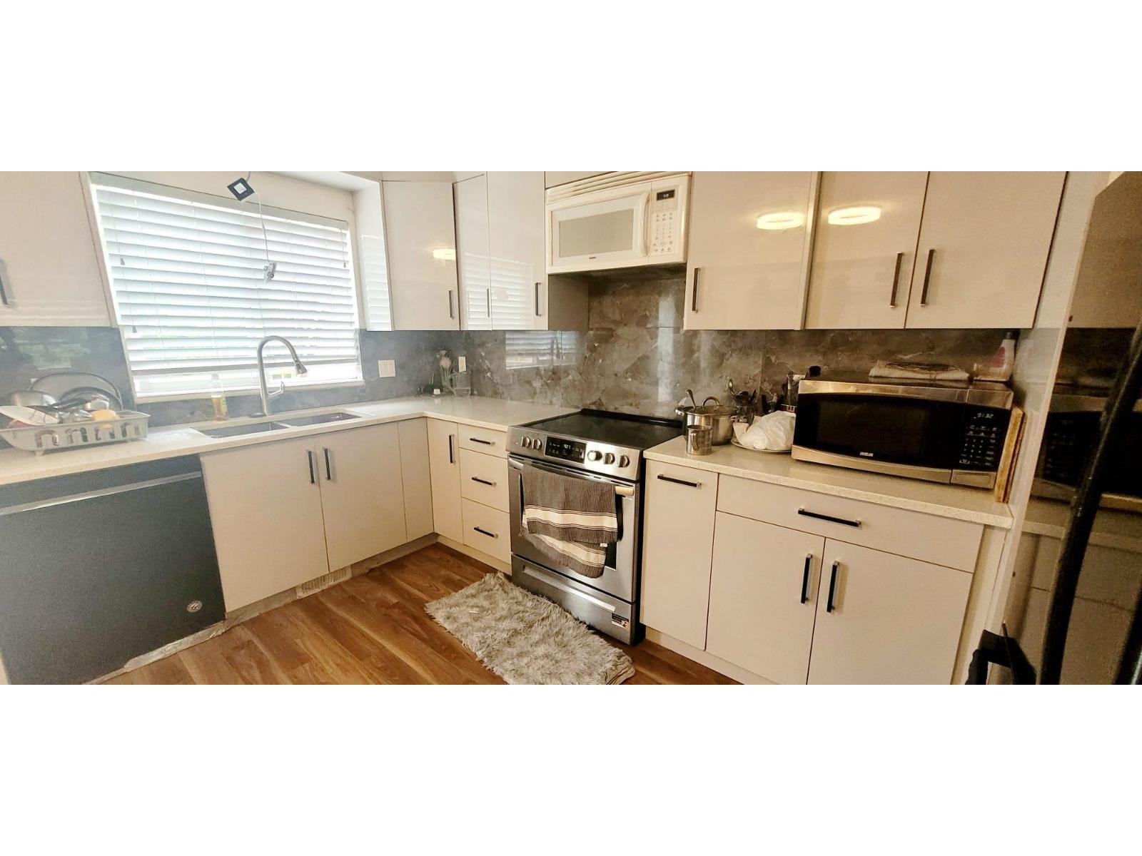 16 12738 66 Avenue Property Photo 3