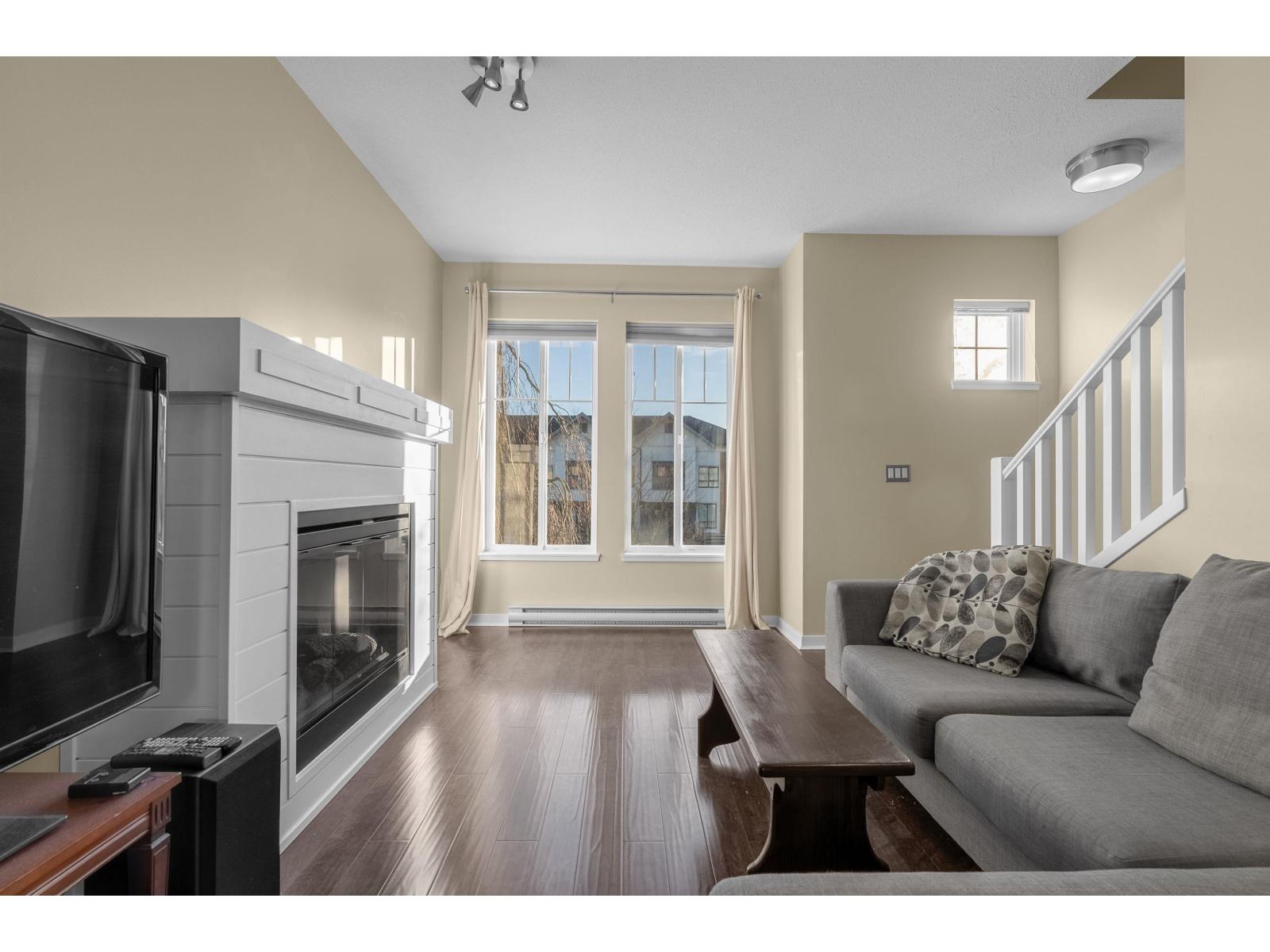 55 5839 Panorama Drive Property Photo 6