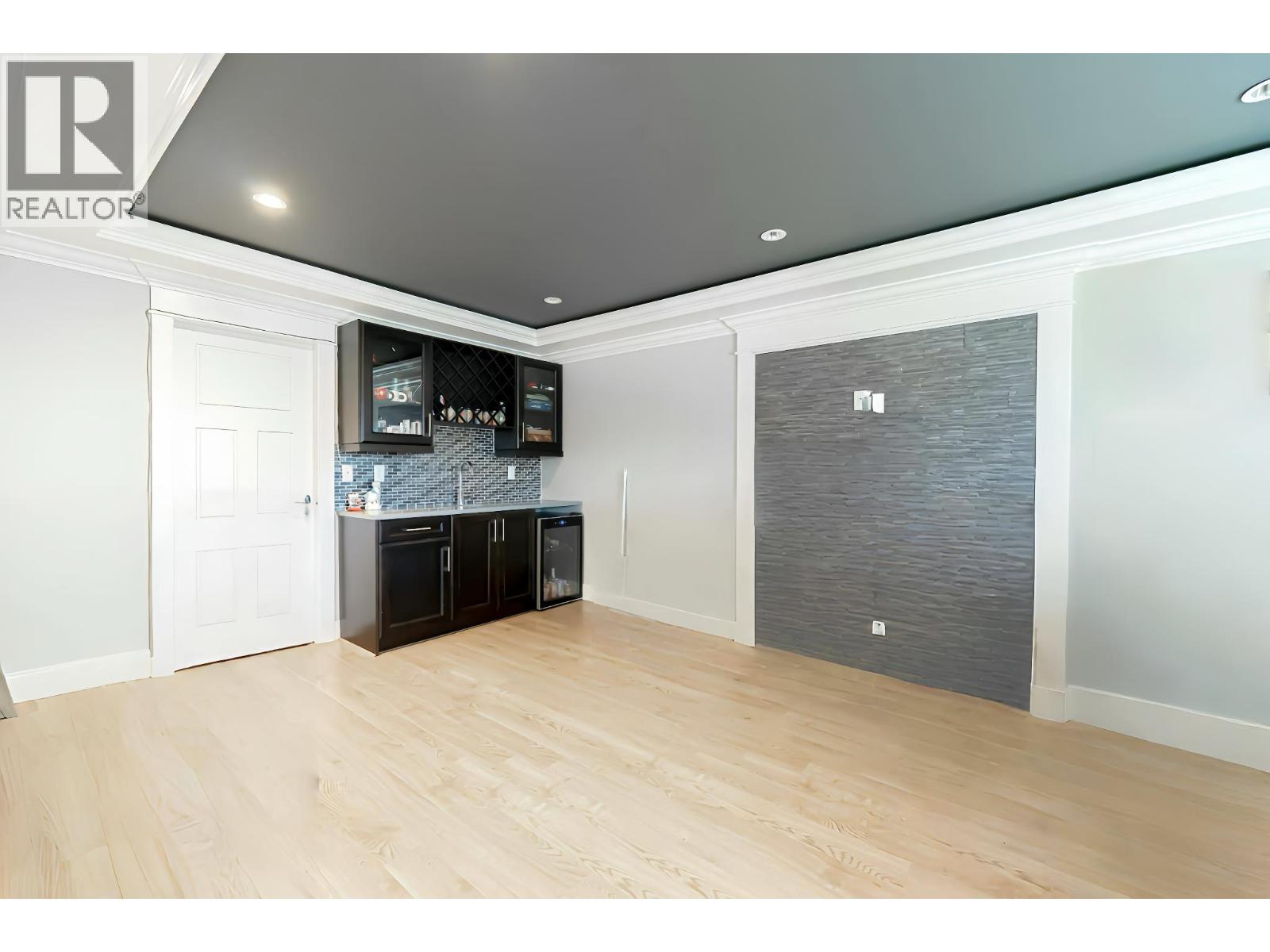 520 Ewen Avenue Property Photo 4