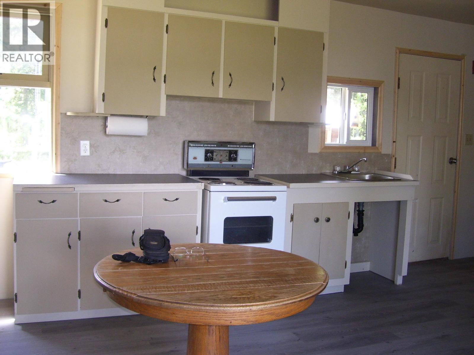 568 Yetta Road Property Photo 14