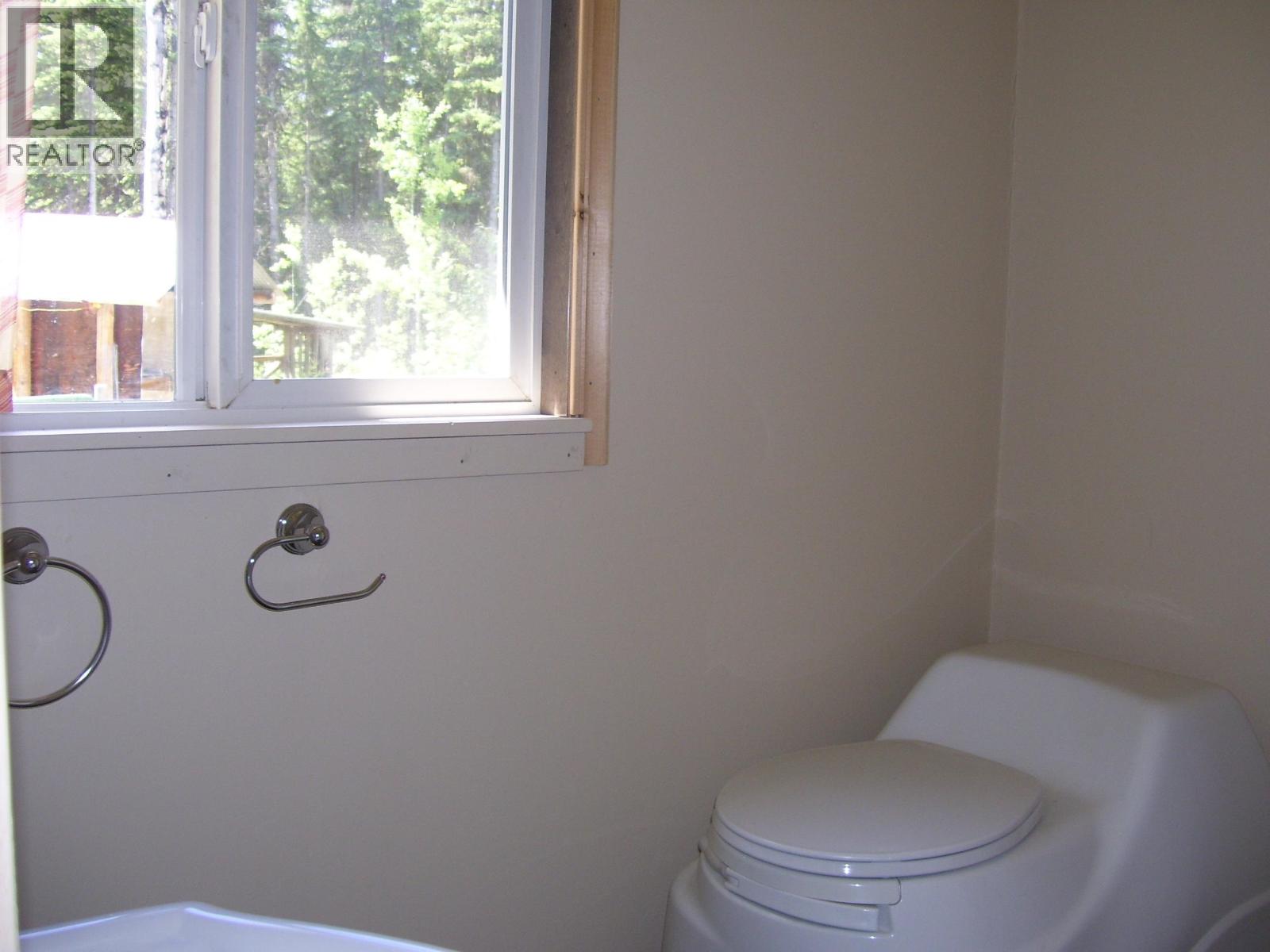 568 Yetta Road Property Photo 15