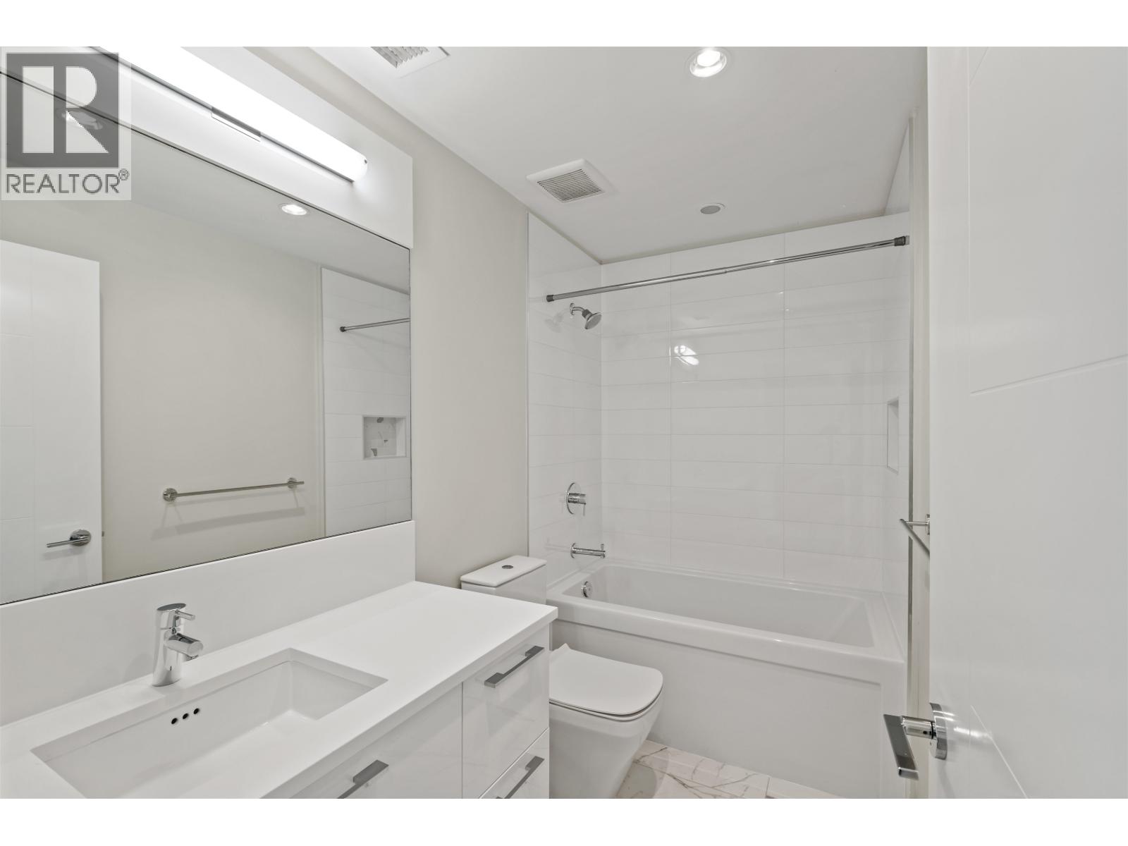 204 4080 Yukon Street Property Photo 20