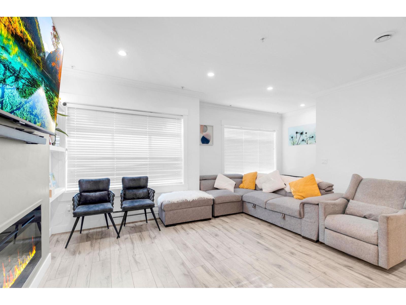 23 7247 140 Street Property Photo 5