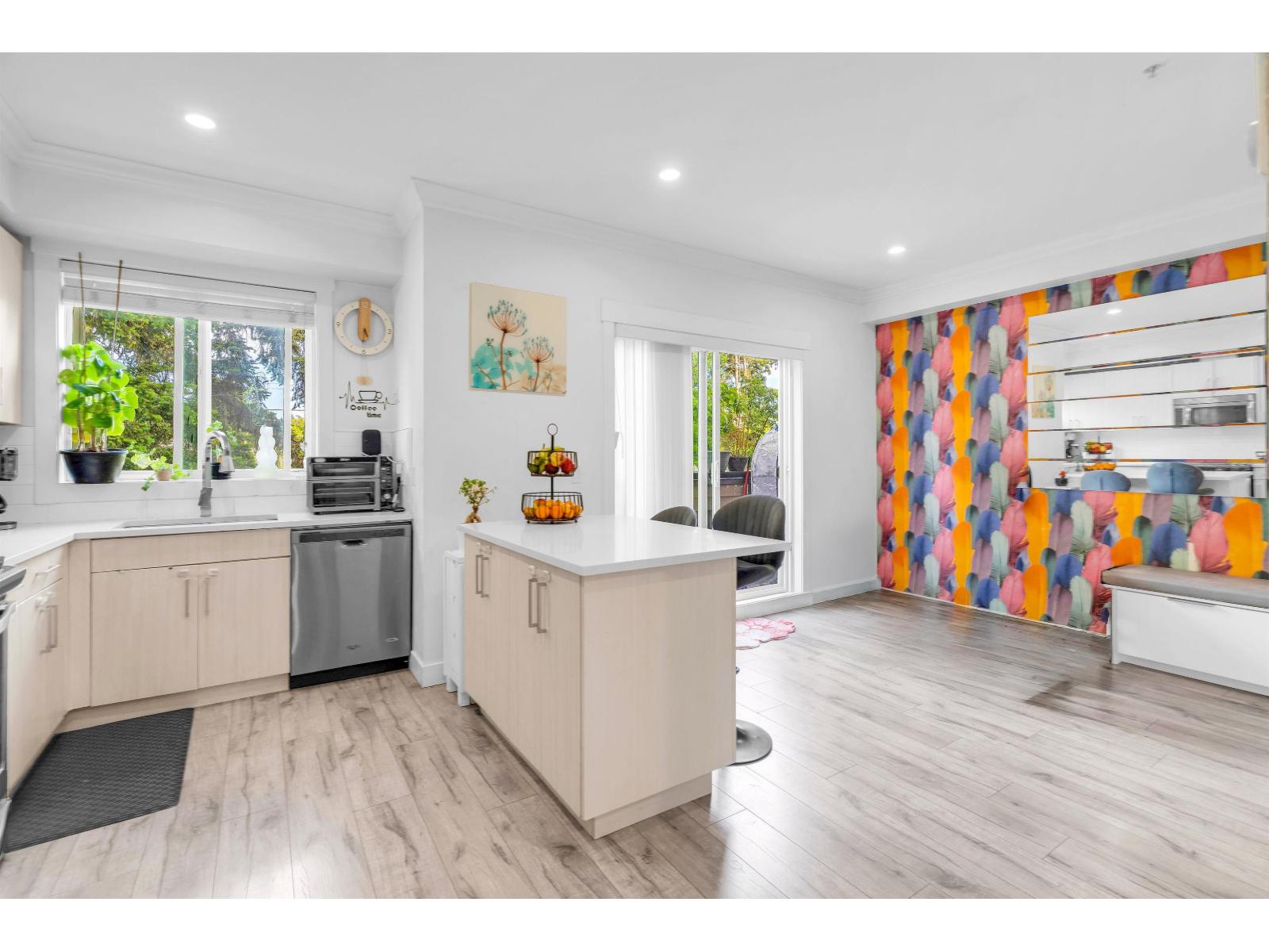23 7247 140 Street Property Photo 8
