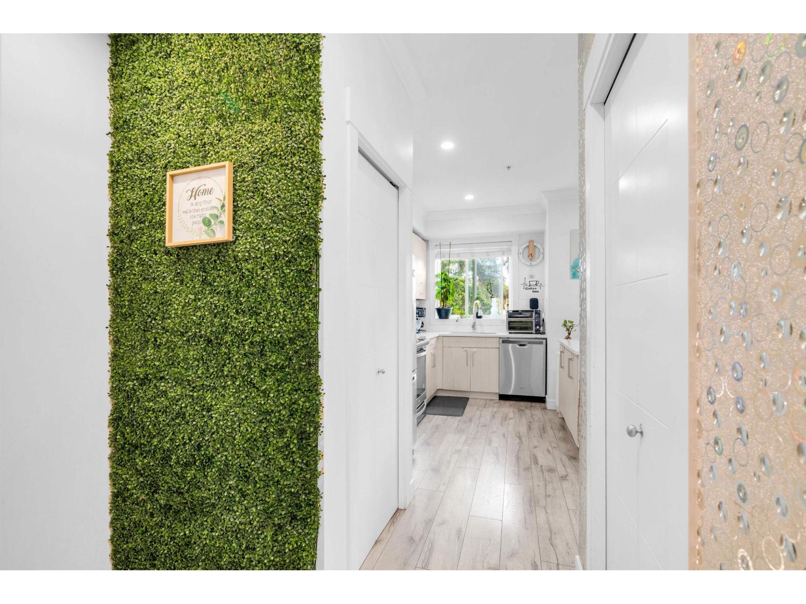 23 7247 140 Street Property Photo 12