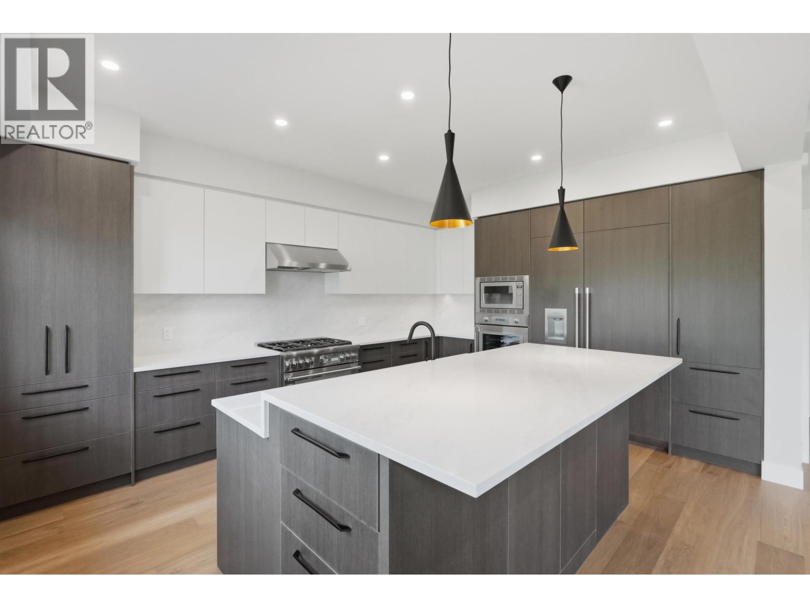 173 66a Street Property Photo 3