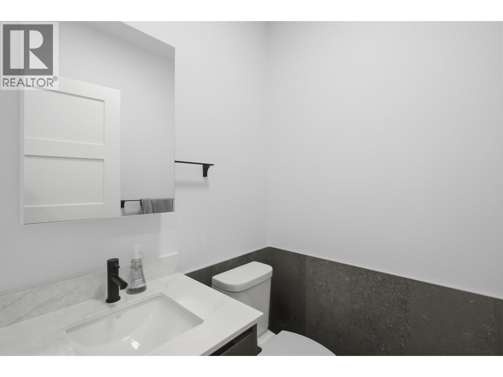 173 66a Street Property Photo 11