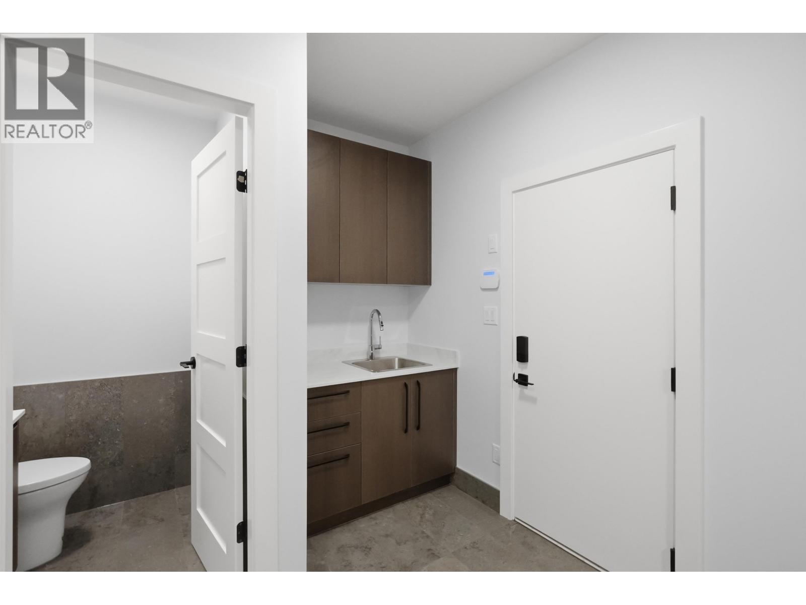 173 66a Street Property Photo 12