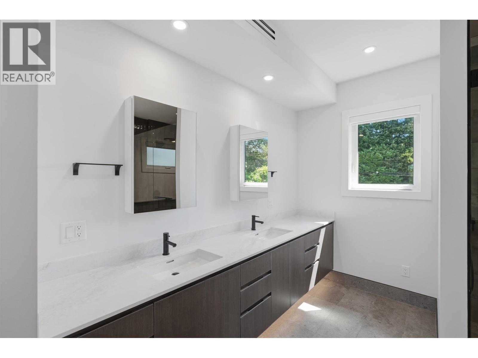173 66a Street Property Photo 15