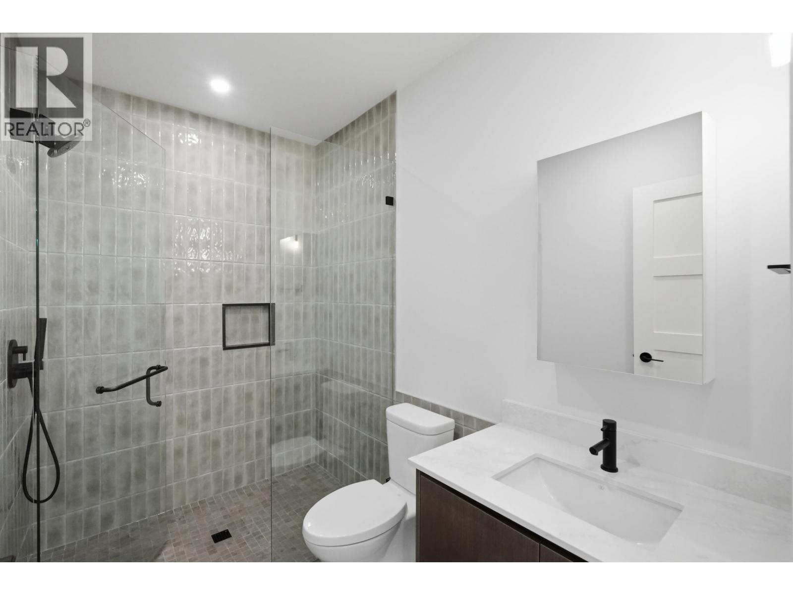 173 66a Street Property Photo 31
