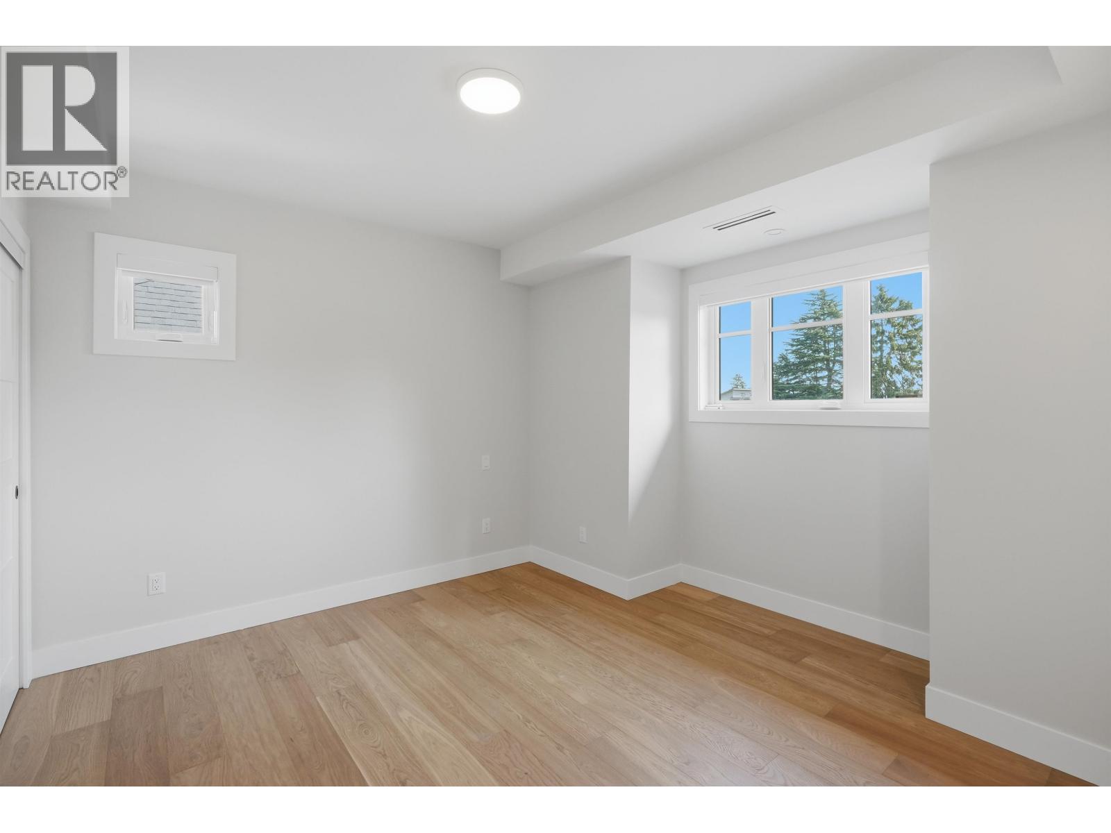 173 66a Street Property Photo 32
