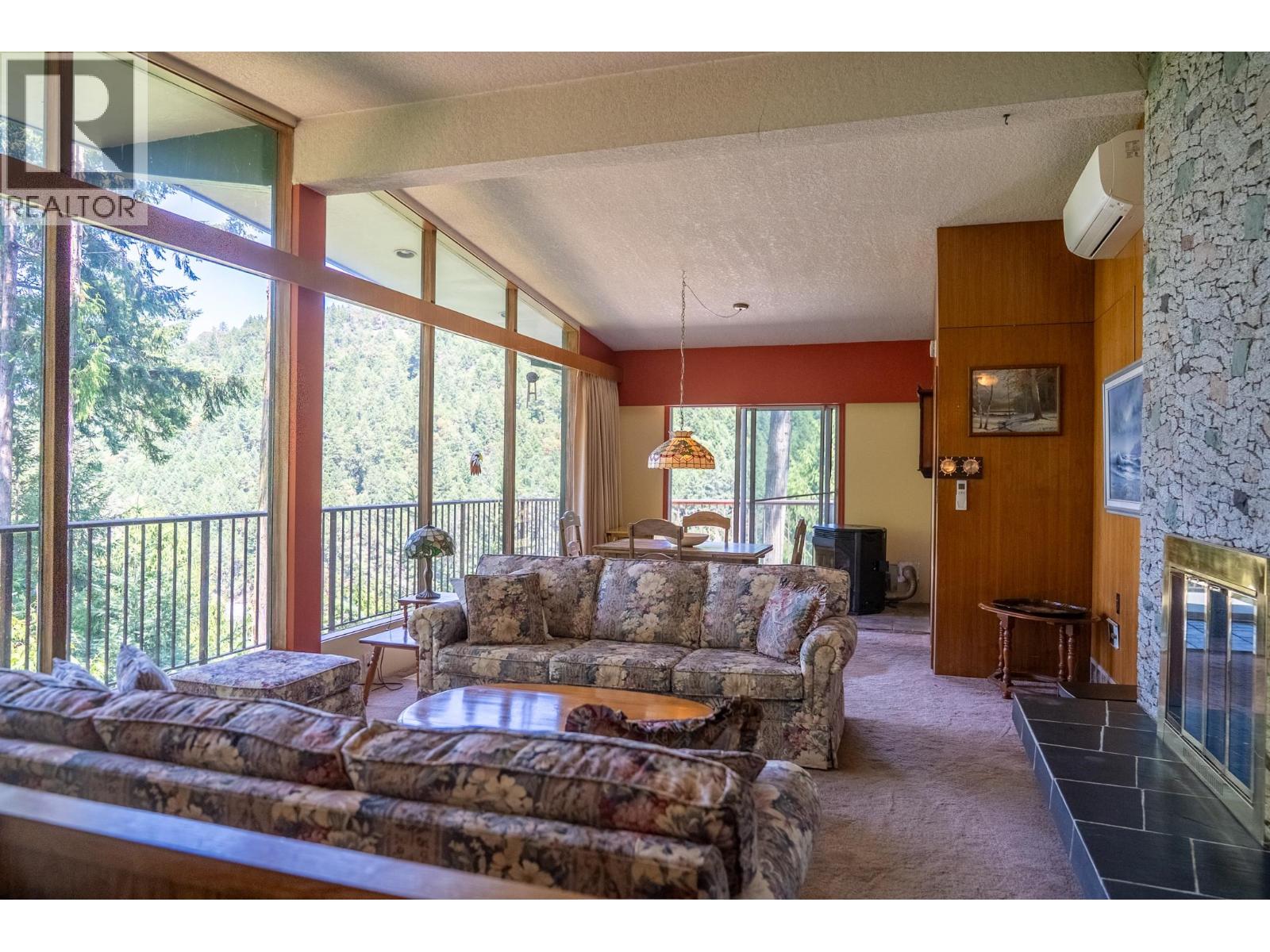 2610 Gunwhale Road Property Photo 5