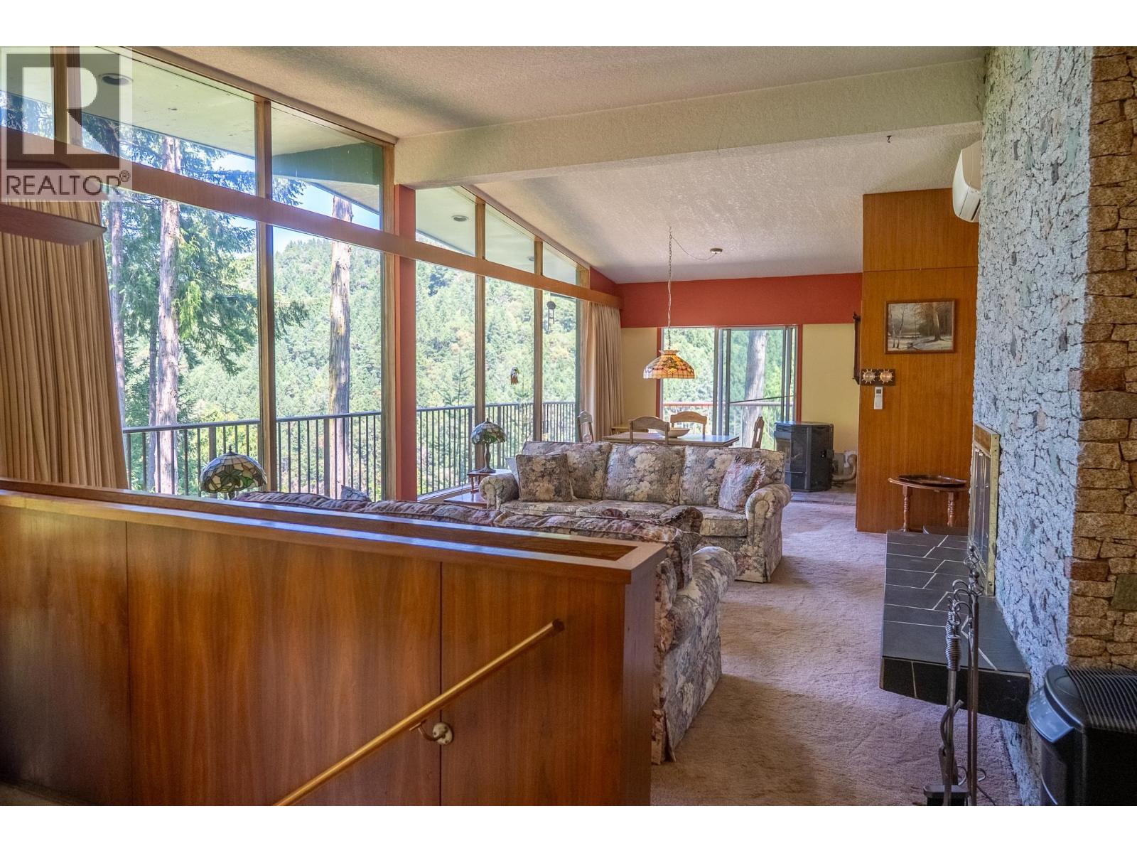 2610 Gunwhale Road Property Photo 6