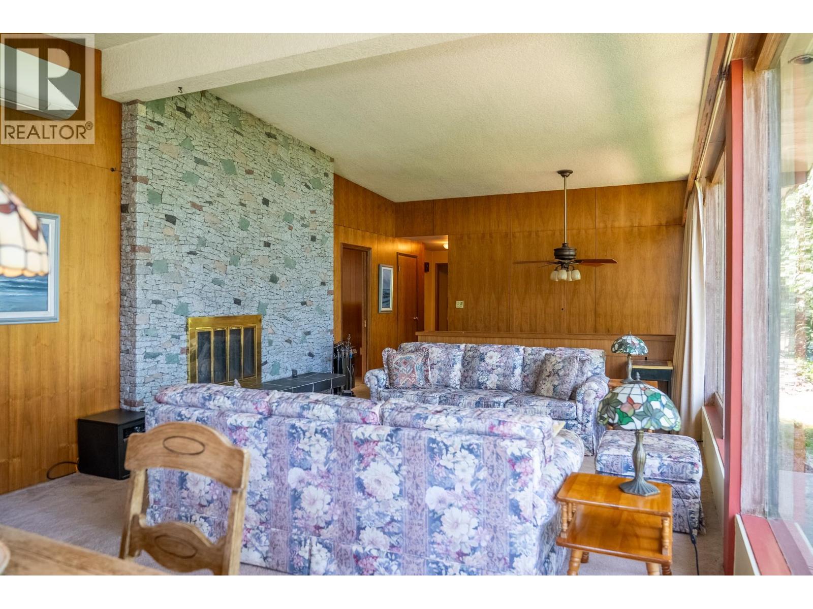 2610 Gunwhale Road Property Photo 8