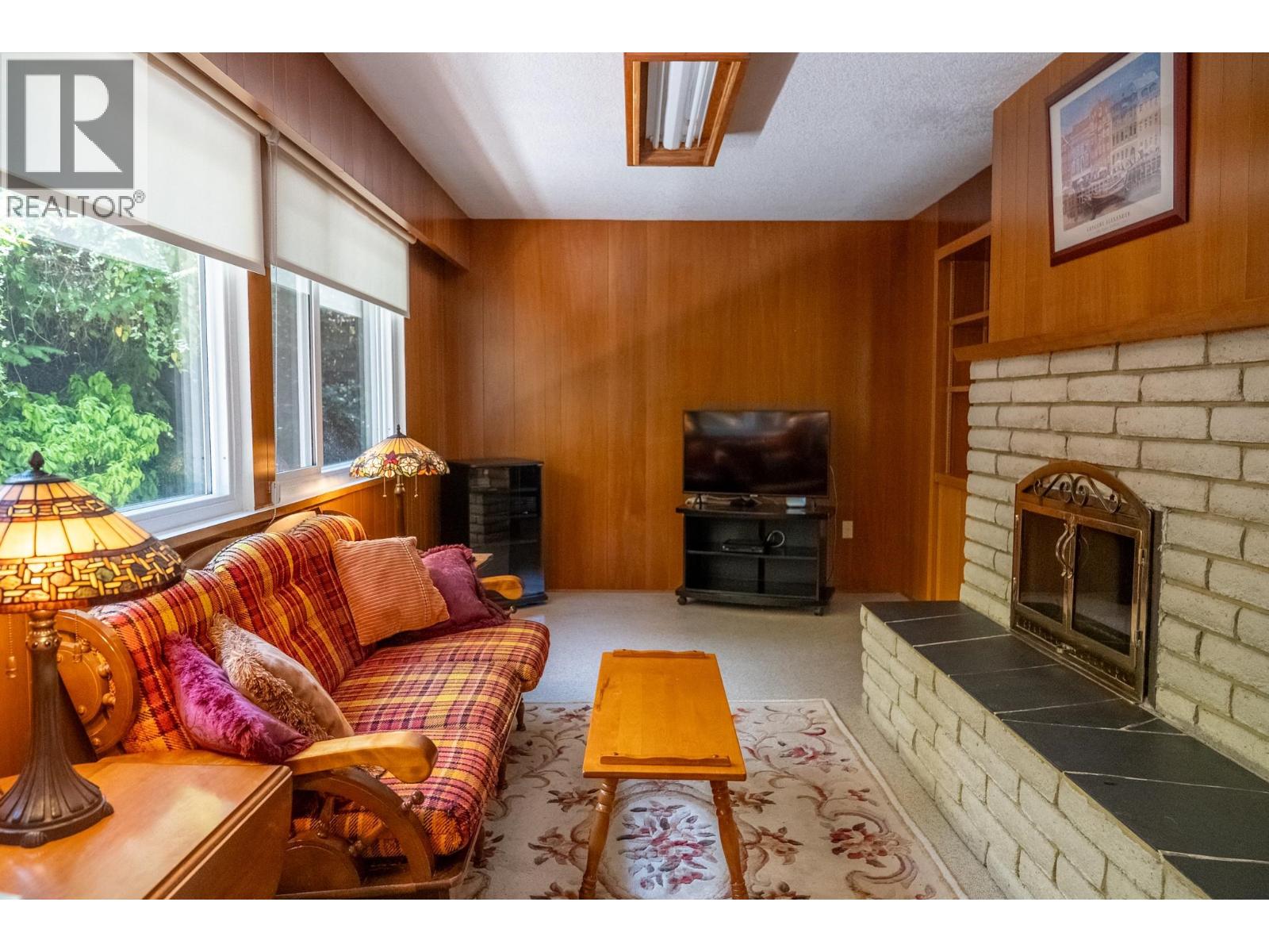 2610 Gunwhale Road Property Photo 11