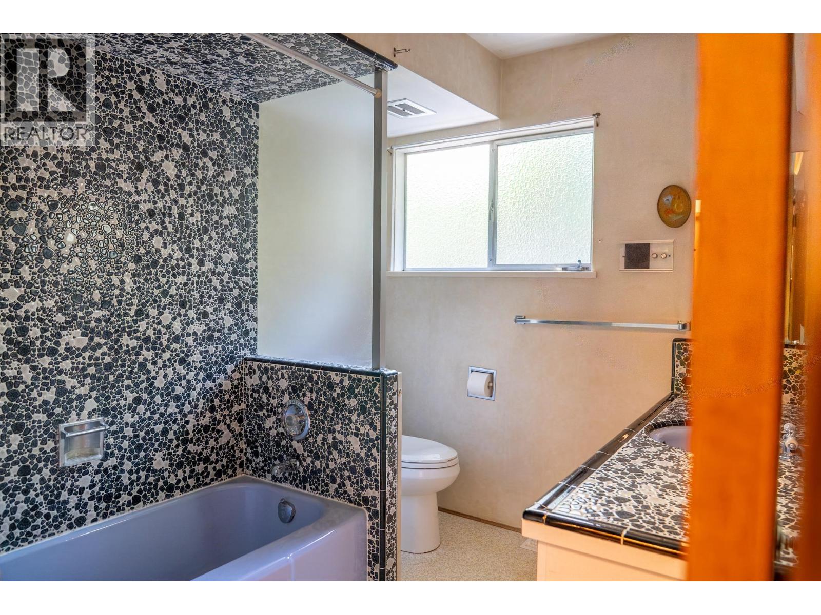 2610 Gunwhale Road Property Photo 16