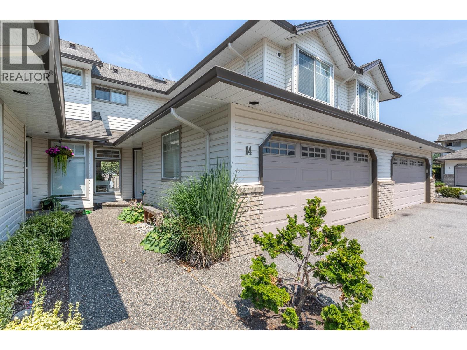 14 19051 119 AVENUE Property Photo 1