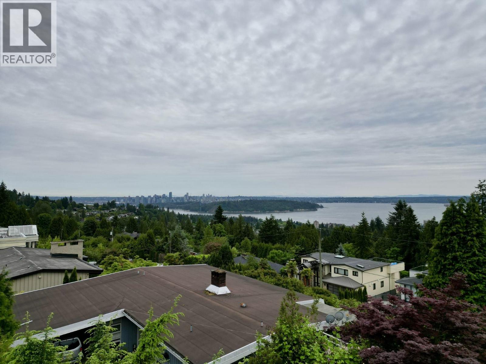 1230 Queens Avenue Property Photo 1