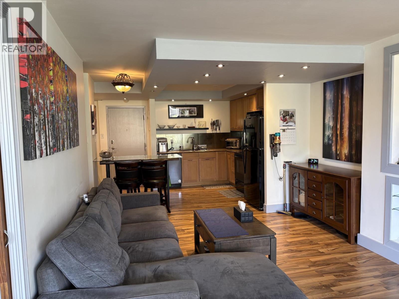 206 710 Seventh Avenue Property Photo 4