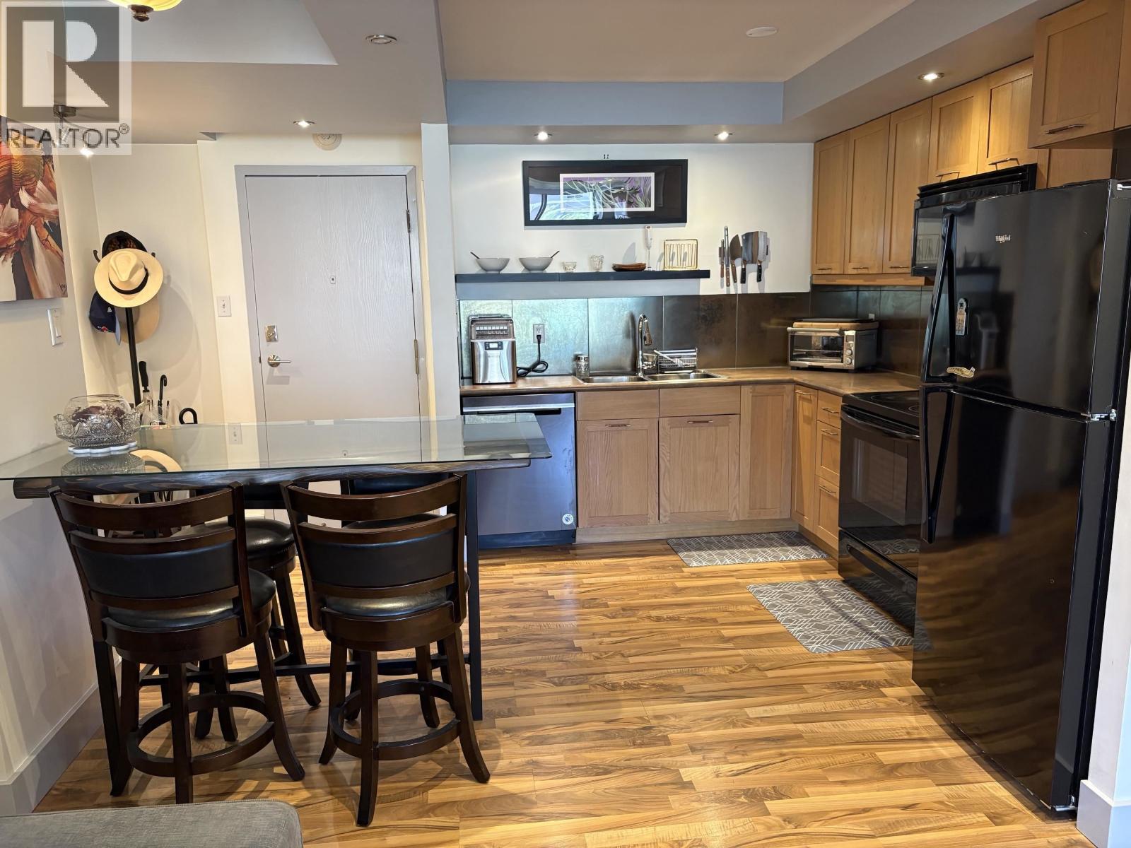 206 710 Seventh Avenue Property Photo 8