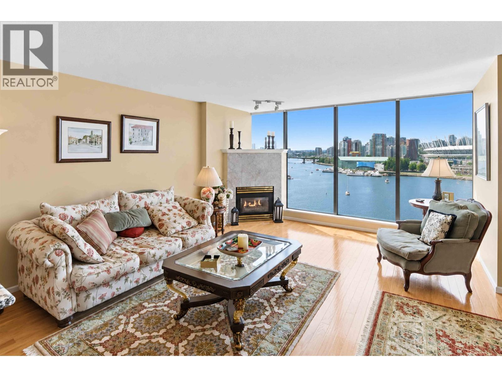 1105 1088 Quebec Street Property Photo 1