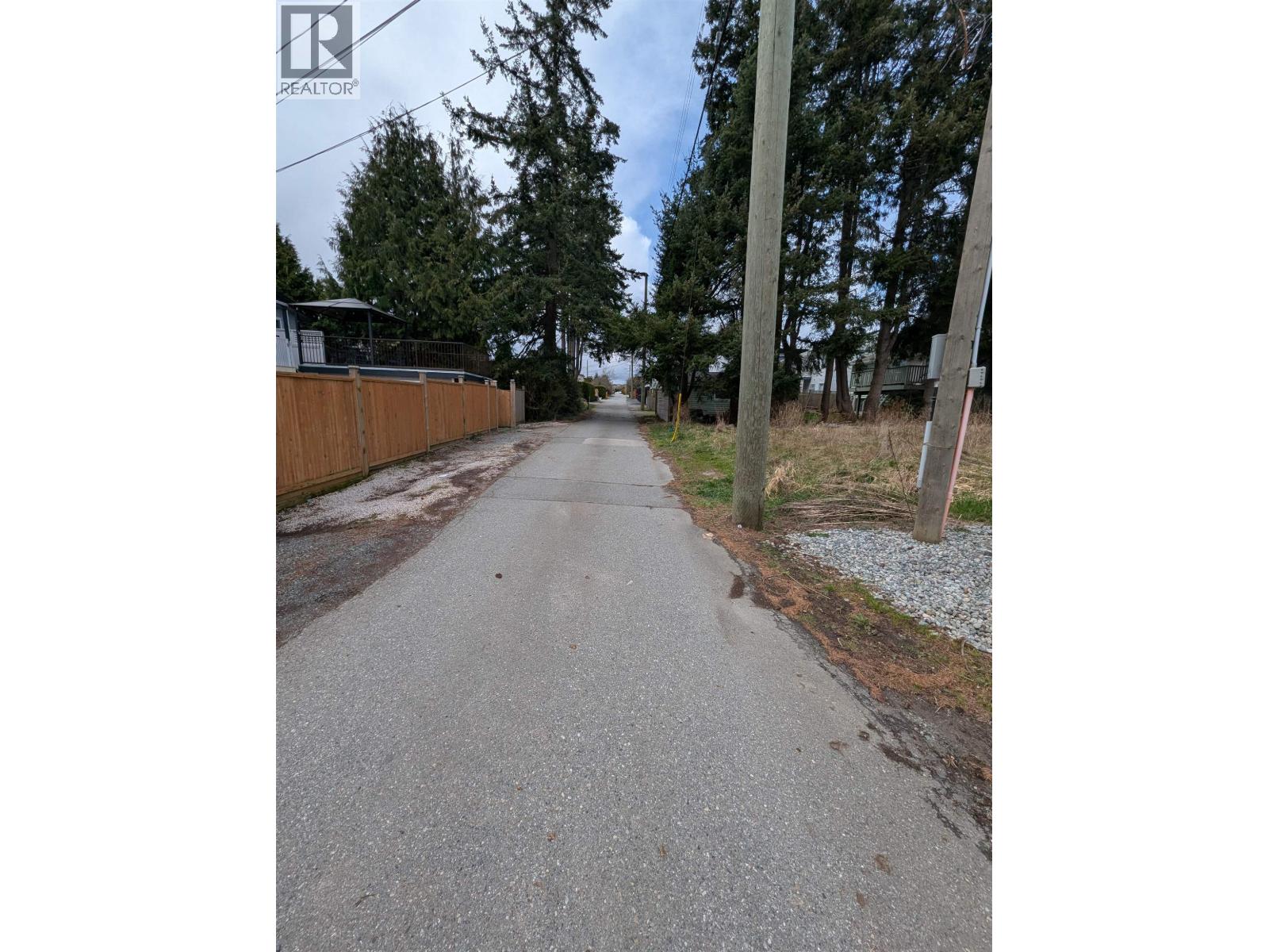 15482 Semiahmoo Avenue Property Photo 5