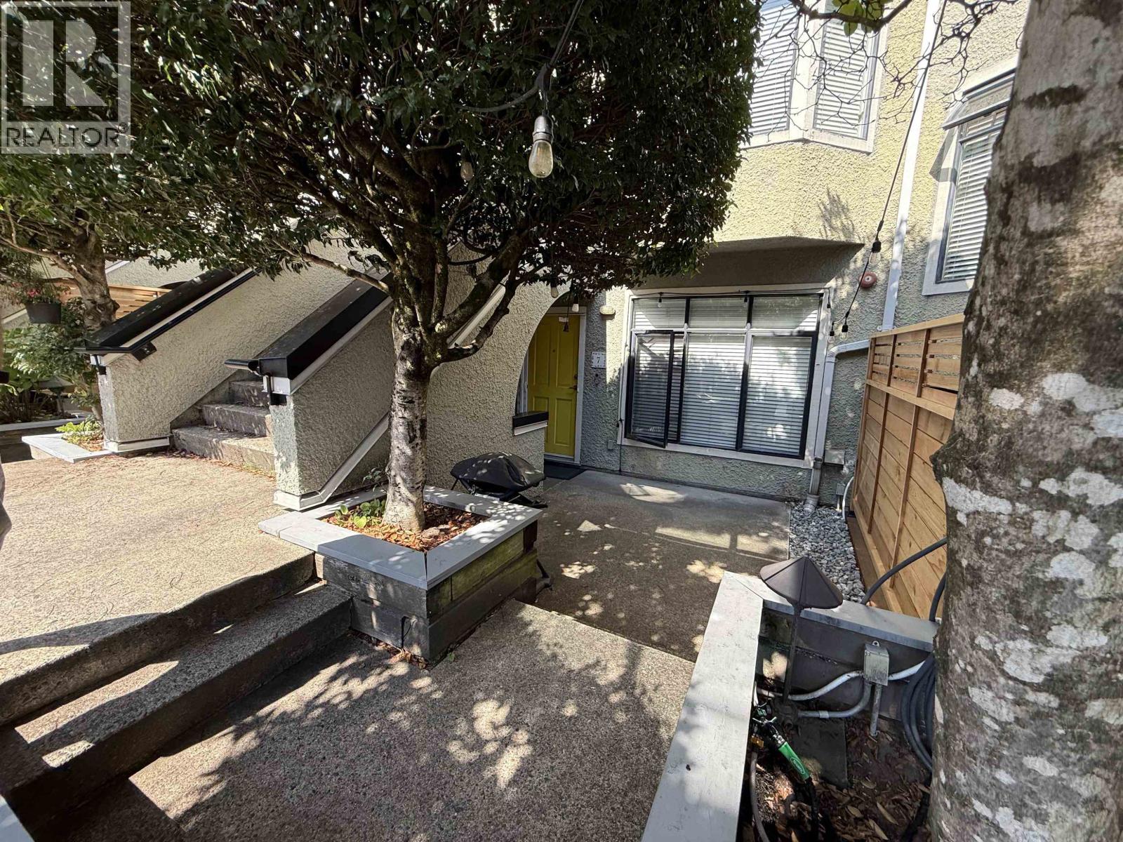7 221 Ash Street Property Photo 3