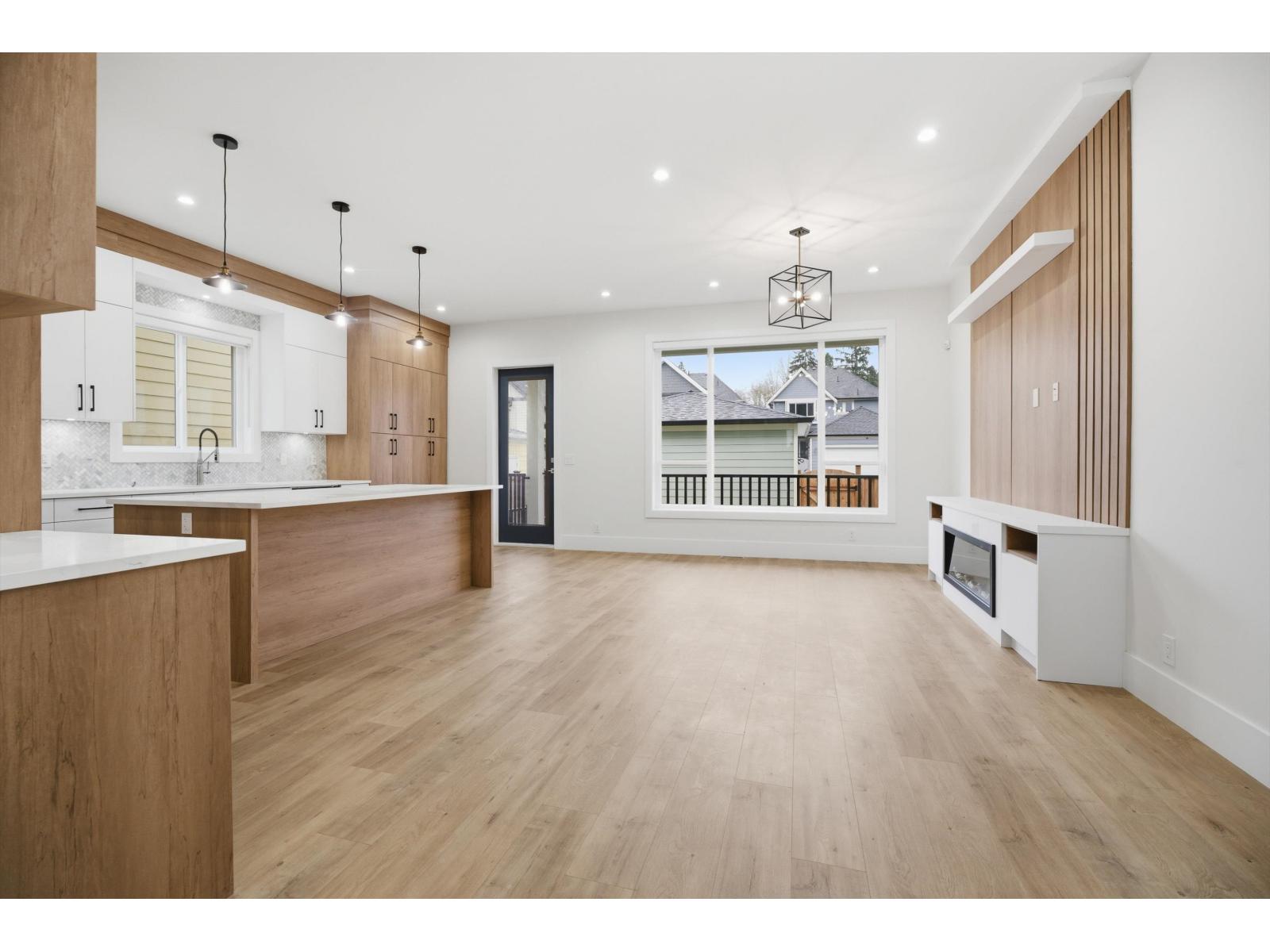 17130 1 Avenue Property Photo 4