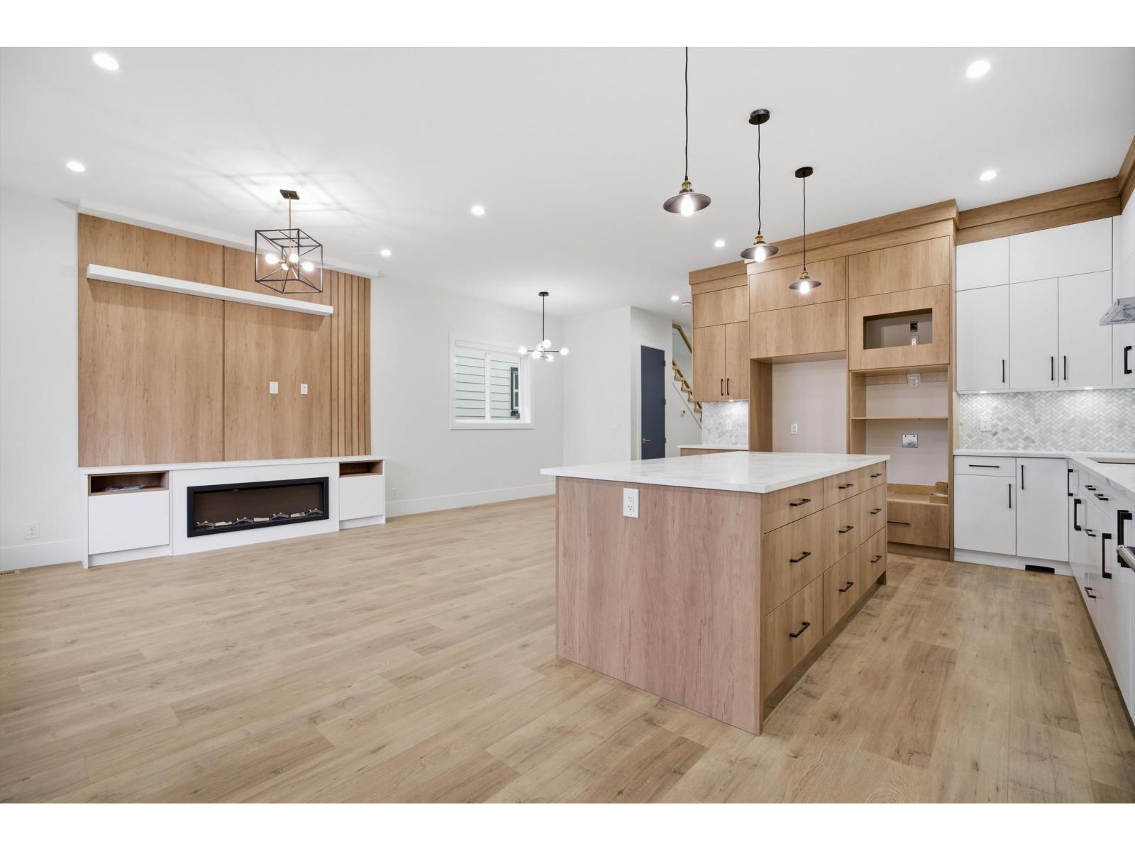 17130 1 Avenue Property Photo 6