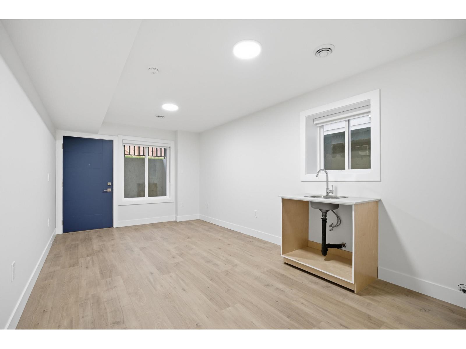 17130 1 Avenue Property Photo 23