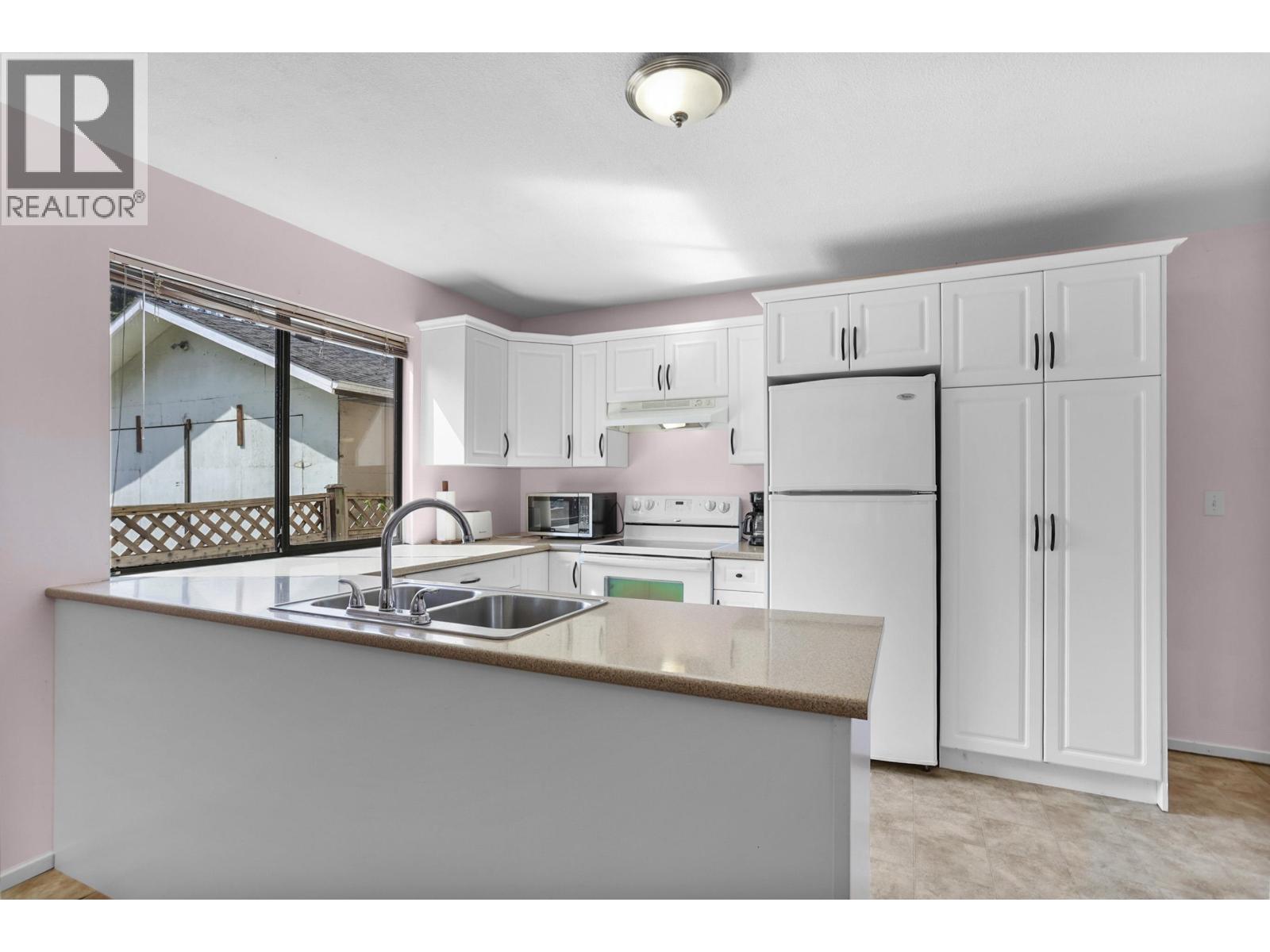 12229 Forest Place Property Photo 3