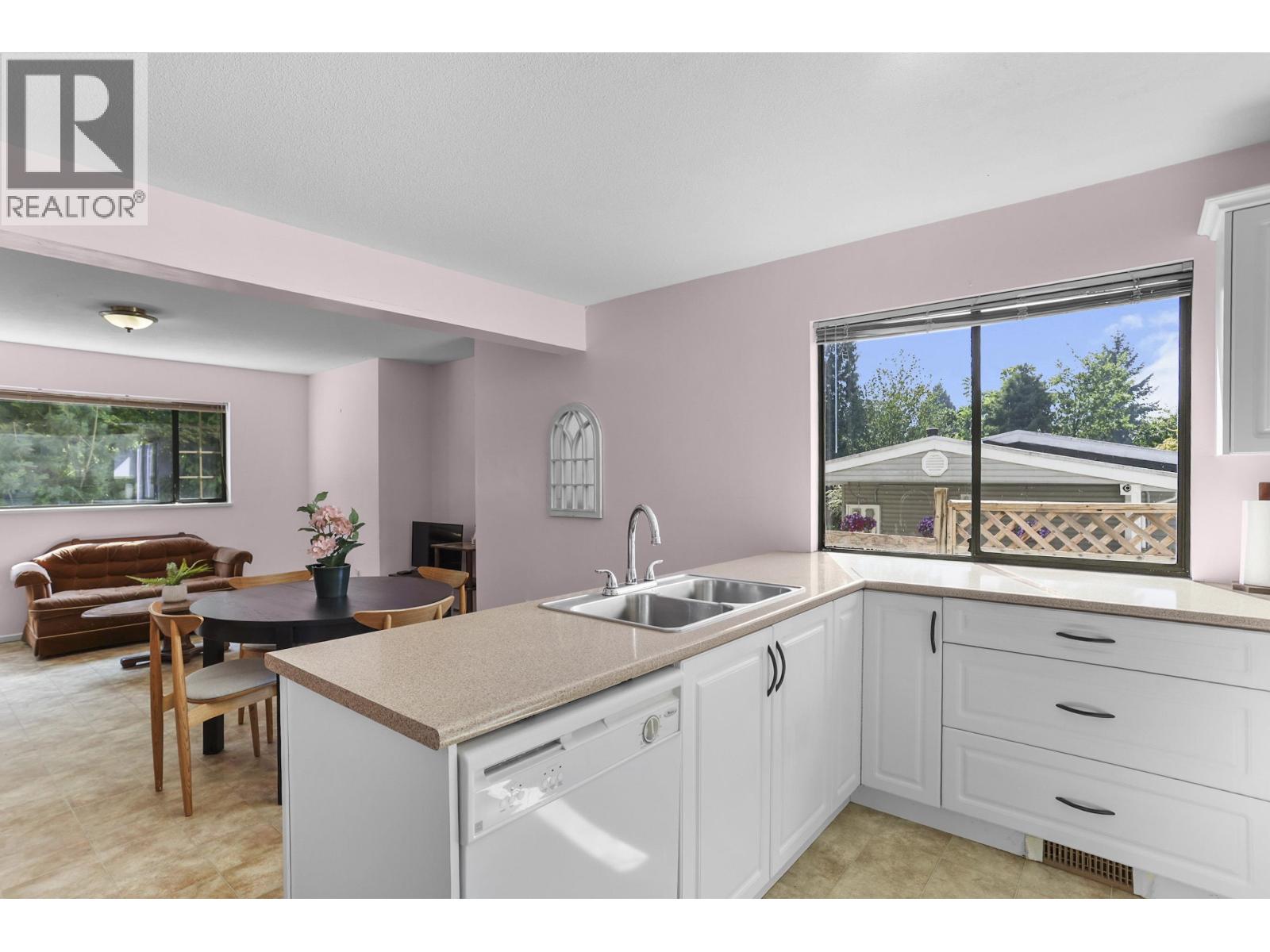 12229 Forest Place Property Photo 4
